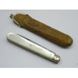 Victorian double bladed fruit knife in mother of pearl case L9cm Condition Report &