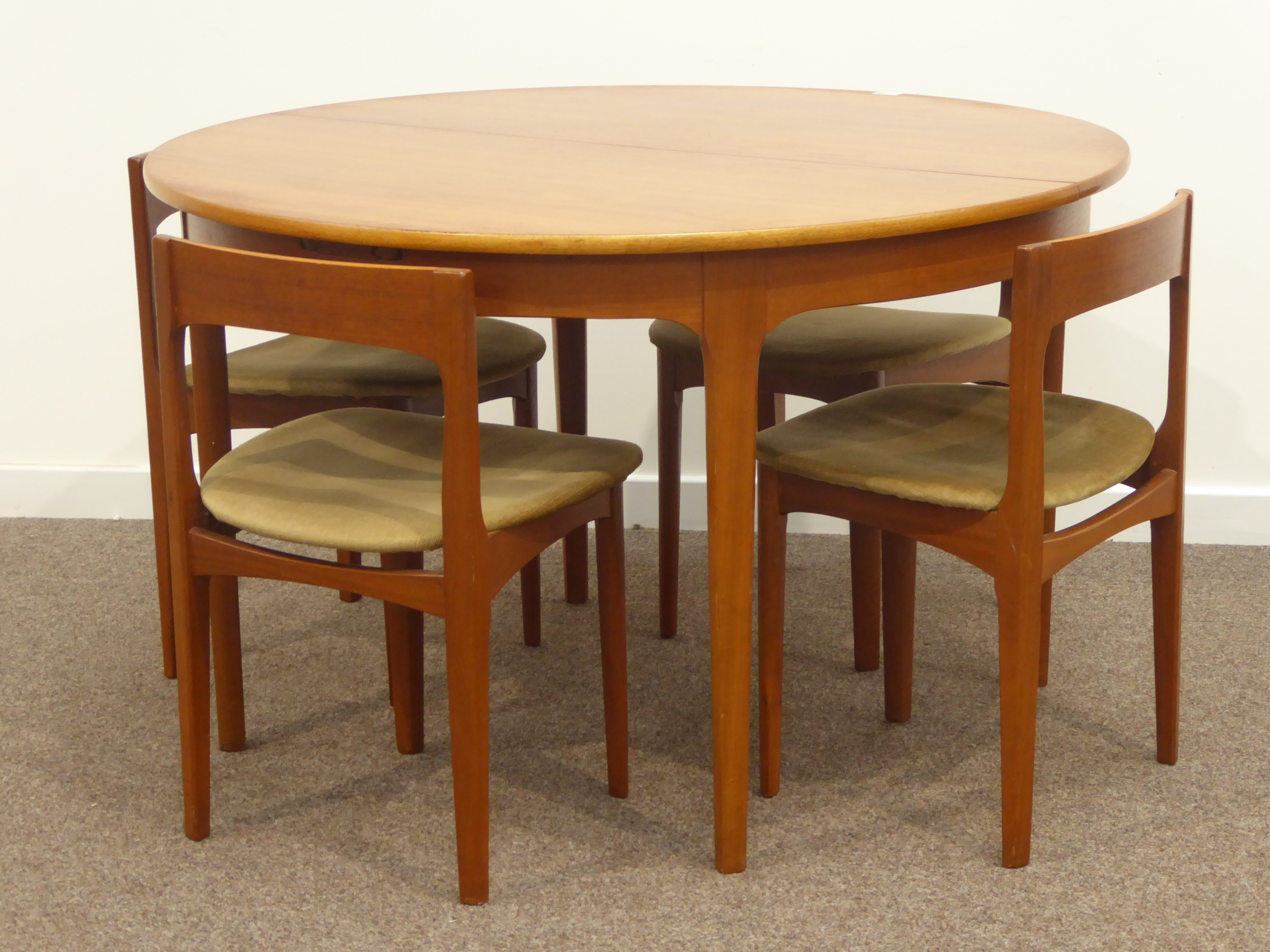 Nathan Teak - circular extending dining table with foldout leaf (D122cm - 168cm, H74cm),