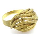 18ct gold rope twist ring stamped 750 approx 8.