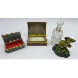 Red Onyx and alabaster lidded box W10cm, miniature green stone casket with lined interior 9cm,