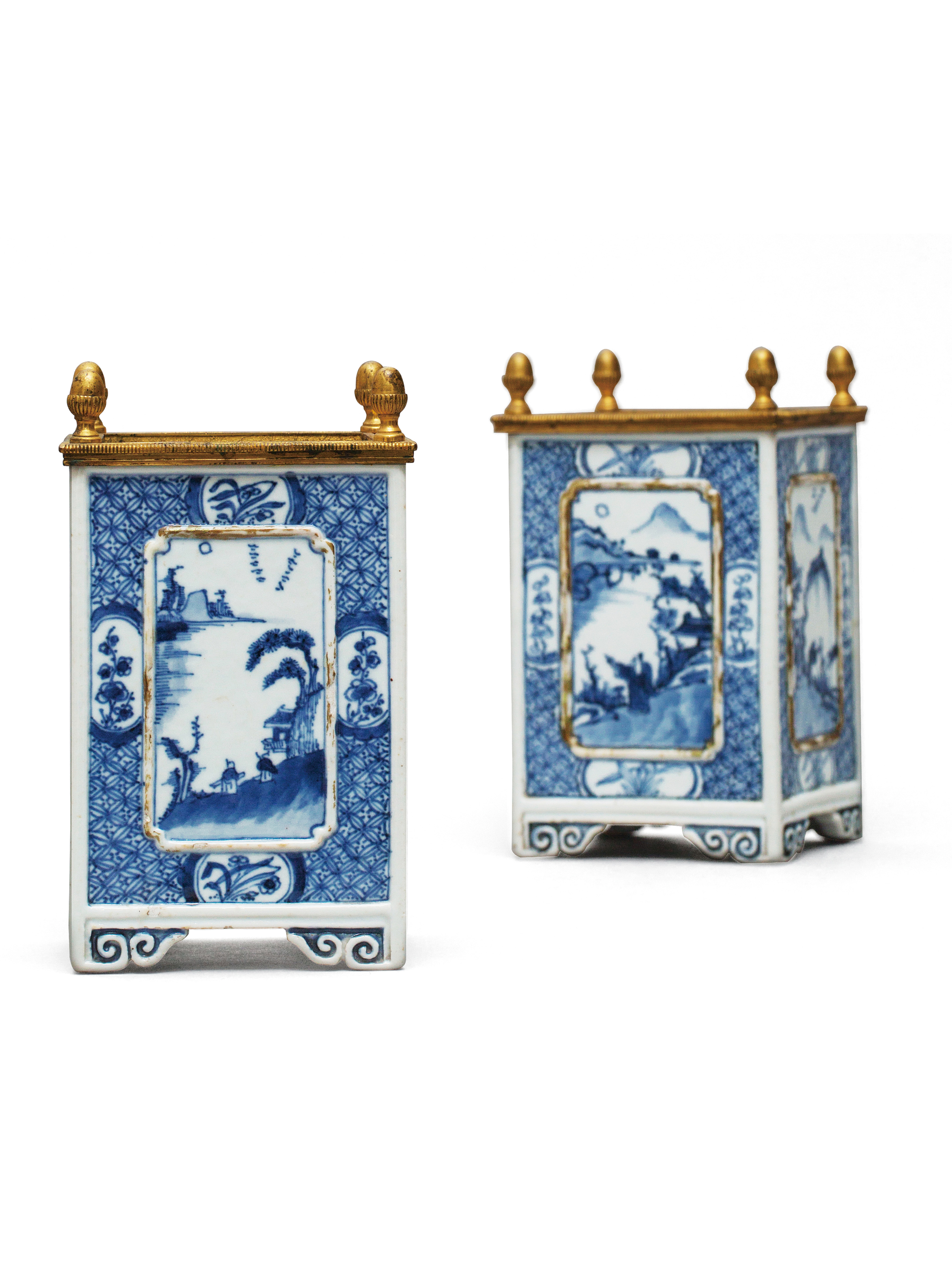 A pair of blue and white square brushpot Qing Dynasty, Kangxi Period