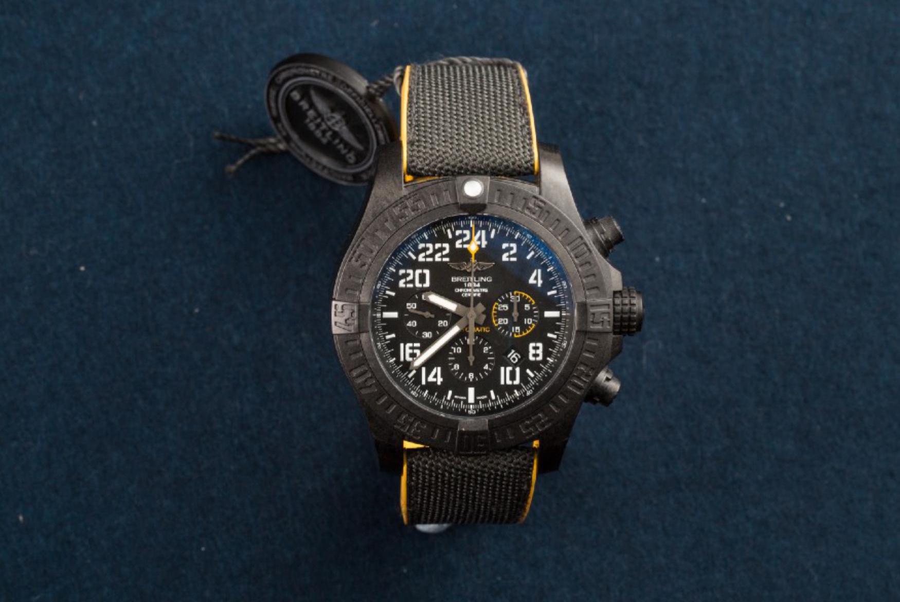 BREITLING, New Old Stock, Avenger Chronograph