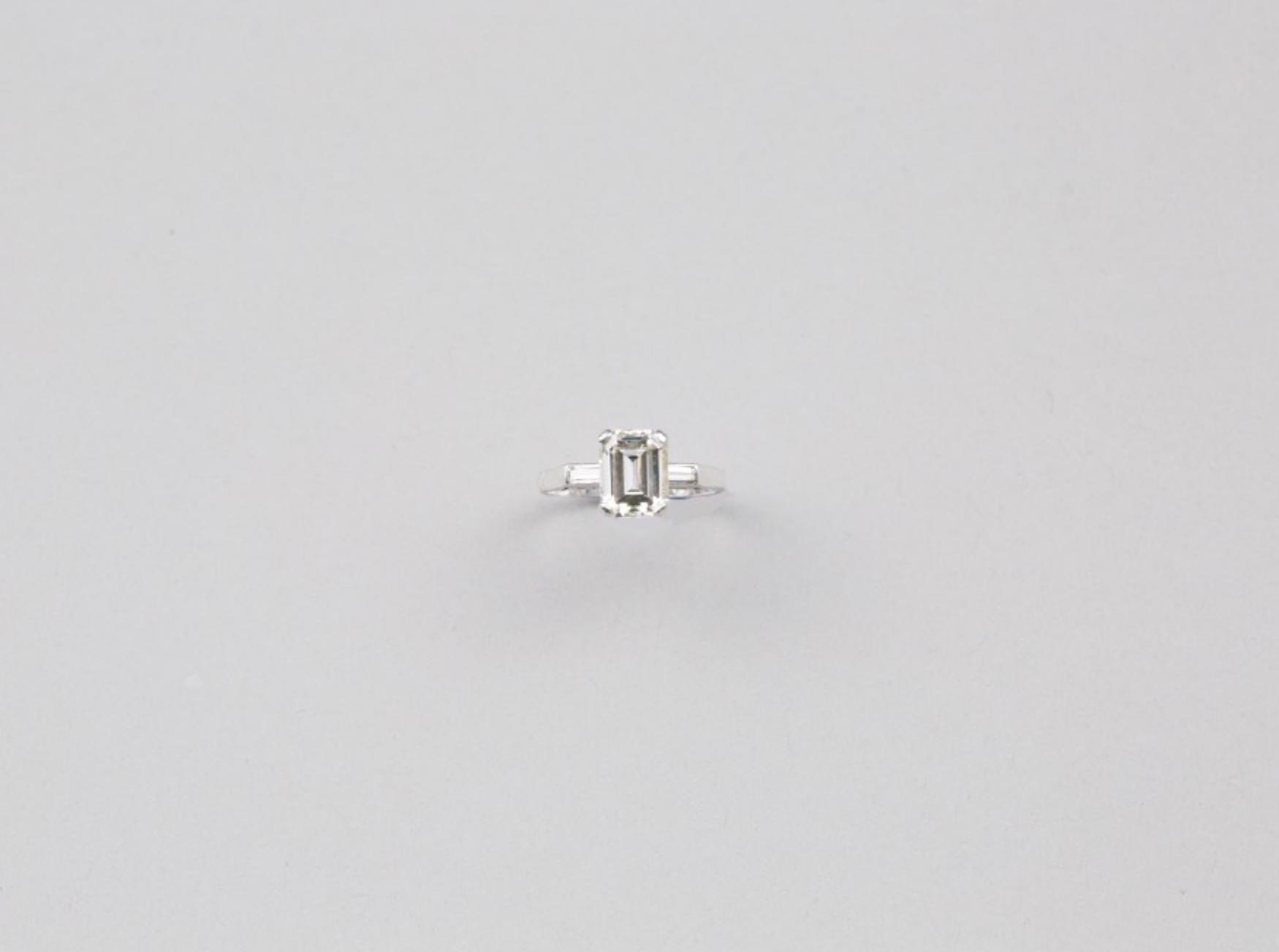 18K White Gold Diamond Ring