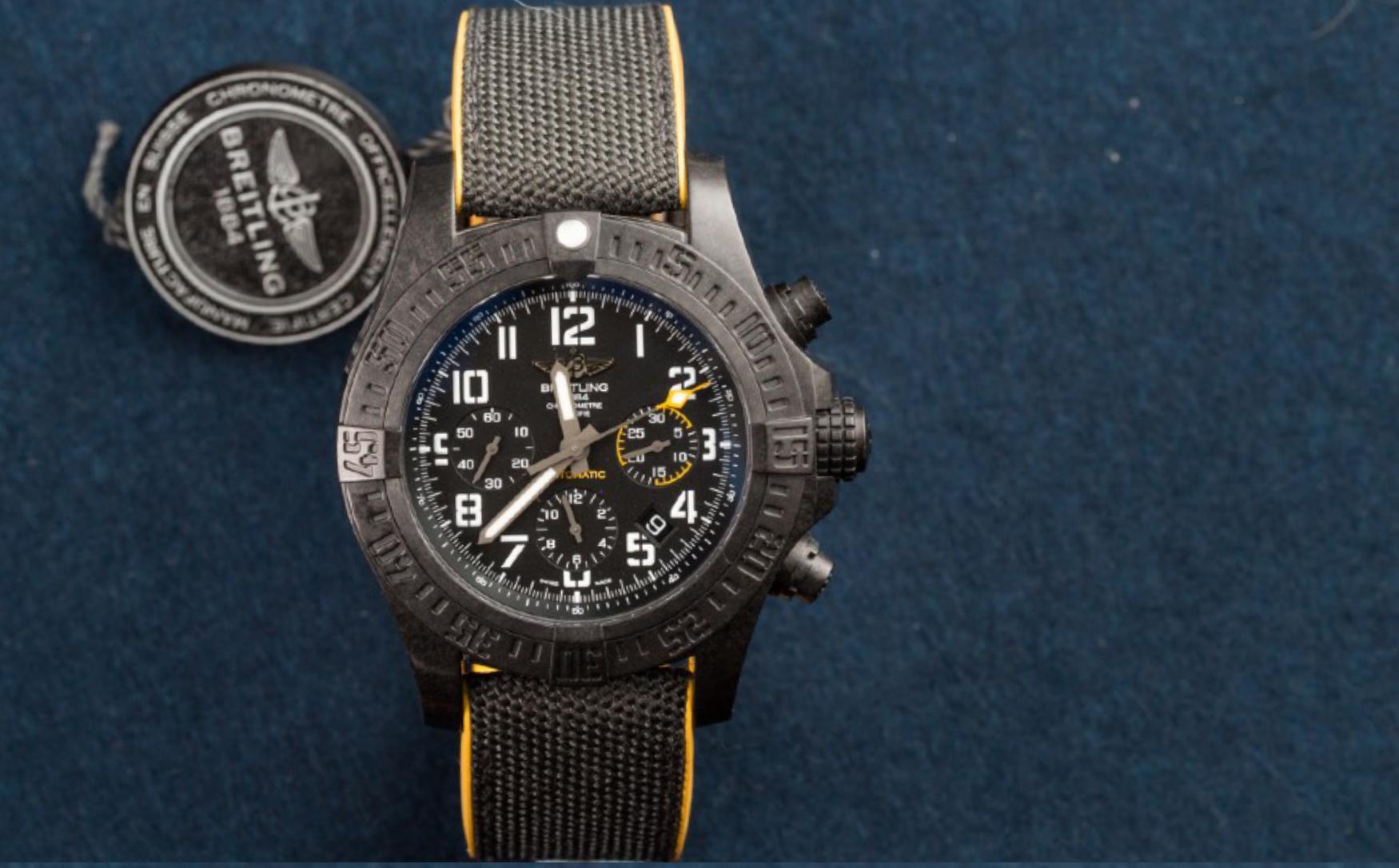 BREITLING, New Old Stock, Avenger Chronograph