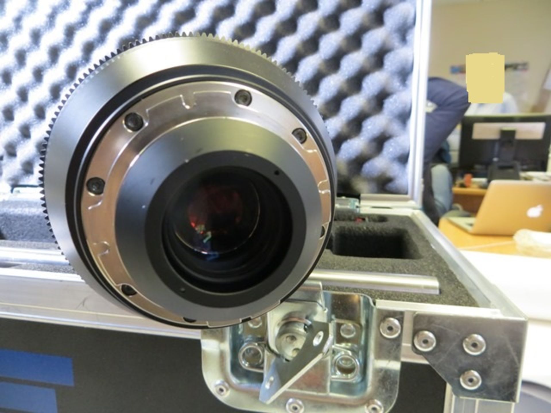 Arri Fujinon Alura Zoom 45-250 T2.6 Lens s/n 6361464 c/w 19" Bar System & Flight Case - Image 6 of 8