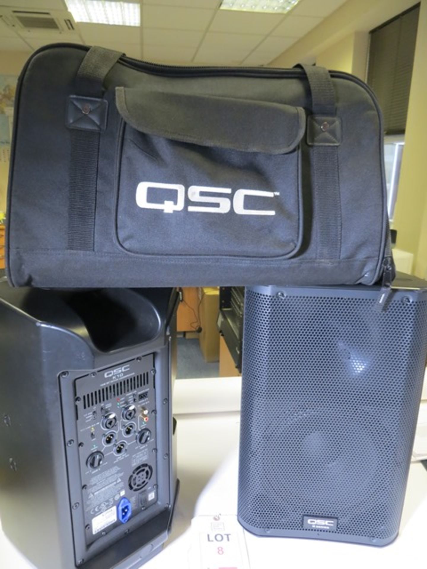 Pair of QSC K10 Active 1000W 2 Way 10" ABS DSP Speakers s/n GAH530190 & GAH530195 c/w K10 Tote - Image 3 of 3