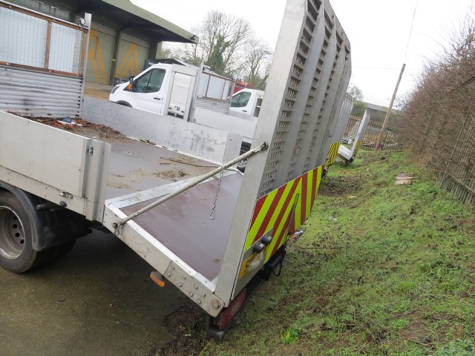 Ford Transit 350 L3 RWD diesel drop side twin wheel lorry with beaver tail. Registration Number SN17 - Image 6 of 10