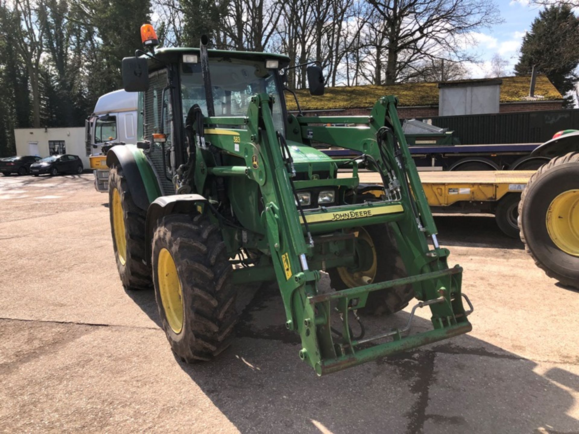 John Deere 5100M four wheel drive tractor on agricultural tyres with John Deere 583 loader (no - Image 3 of 10