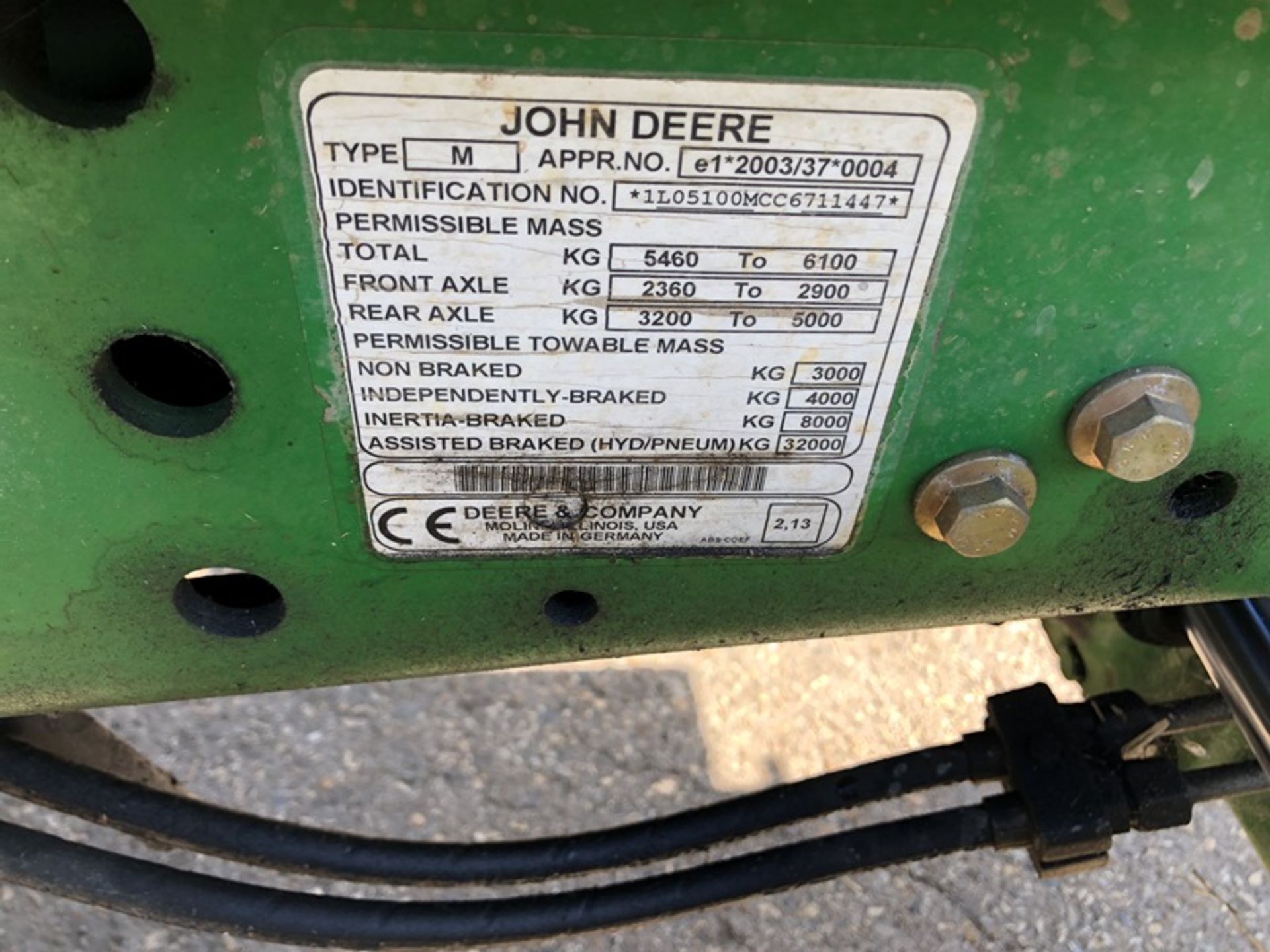 John Deere 5100M four wheel drive tractor on grassland tyres with six 50kg John Deere front - Image 5 of 10