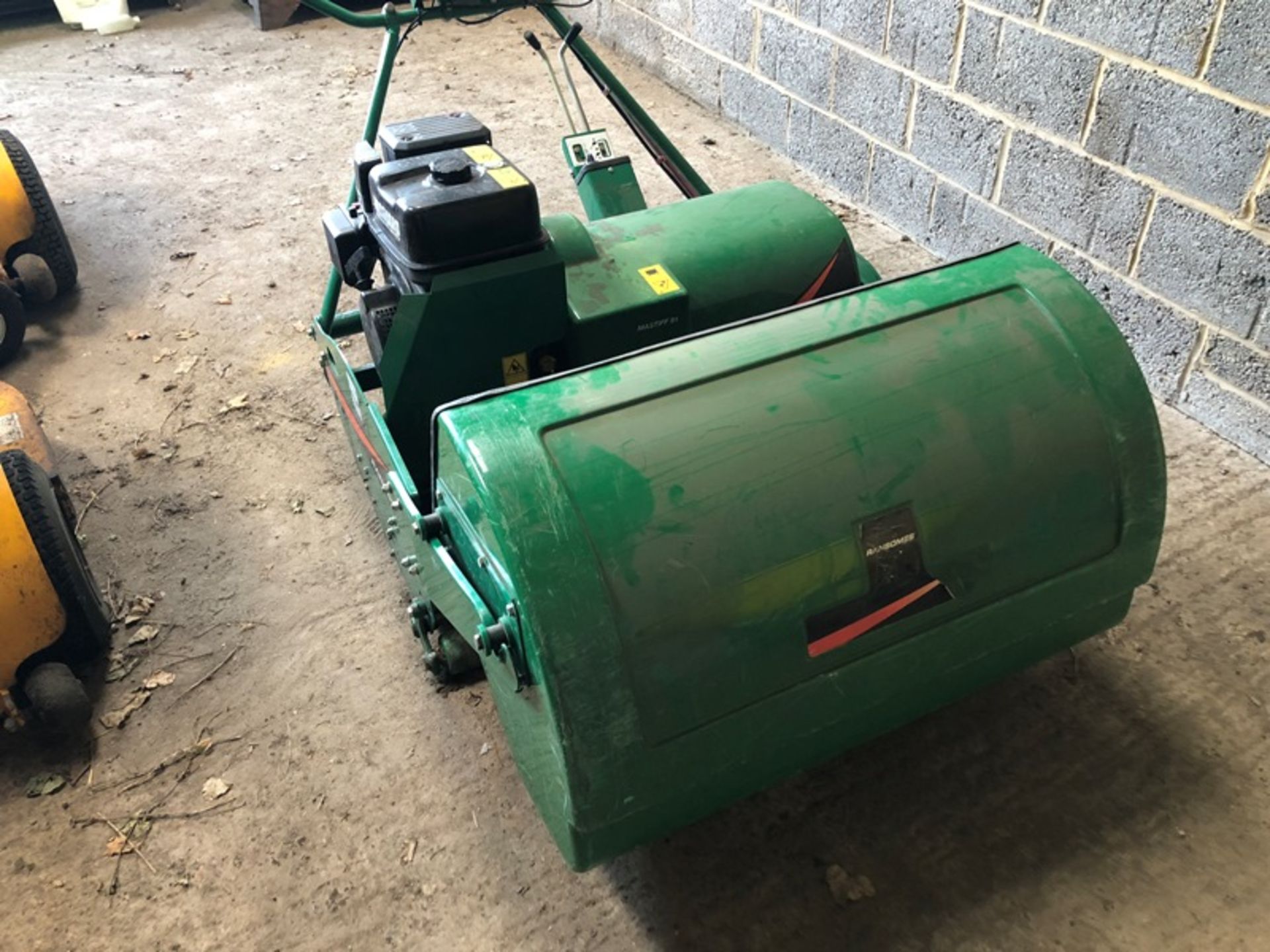 Ransomes Mastiff 91 pedestrian cylinder mower with collector and Briggs and Stratton 9.0 hp petrol - Image 3 of 6