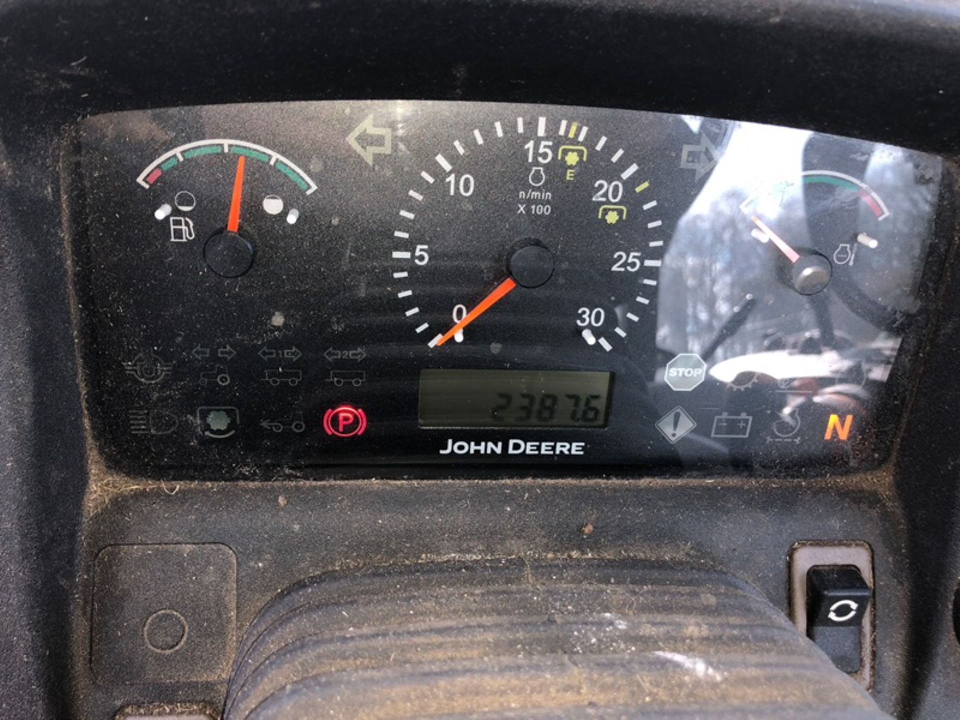 John Deere 5070M four wheel drive tractor on grassland tyres with John Deere 583 loader and - Image 7 of 9