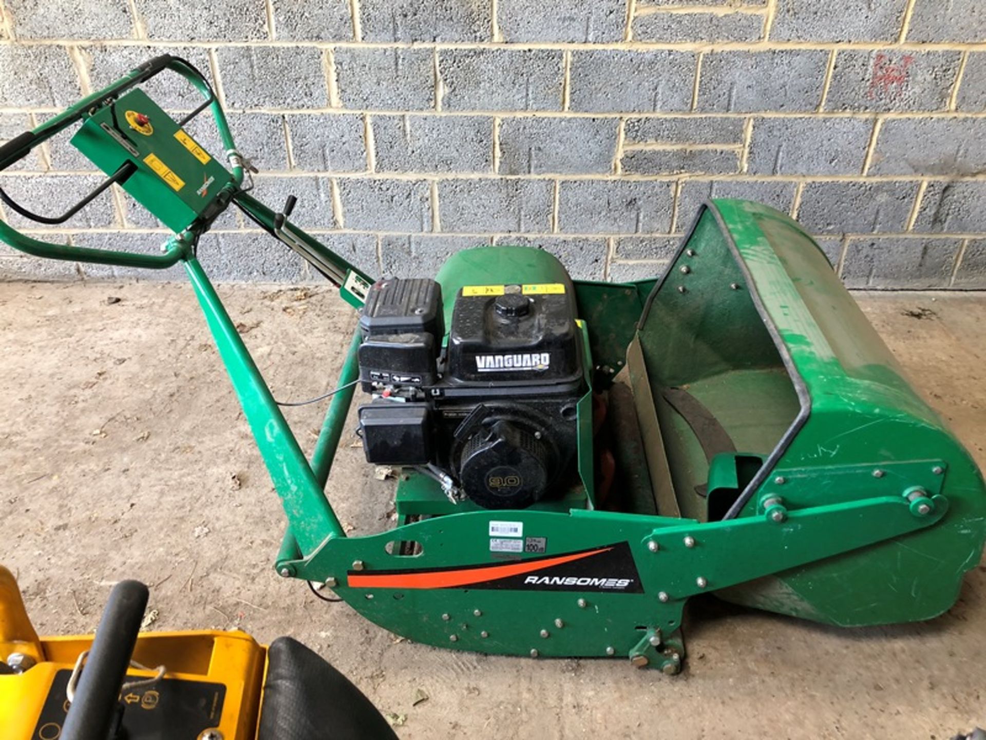 Ransomes Mastiff 91 pedestrian cylinder mower with collector and Briggs and Stratton 9.0 hp petrol - Image 6 of 6