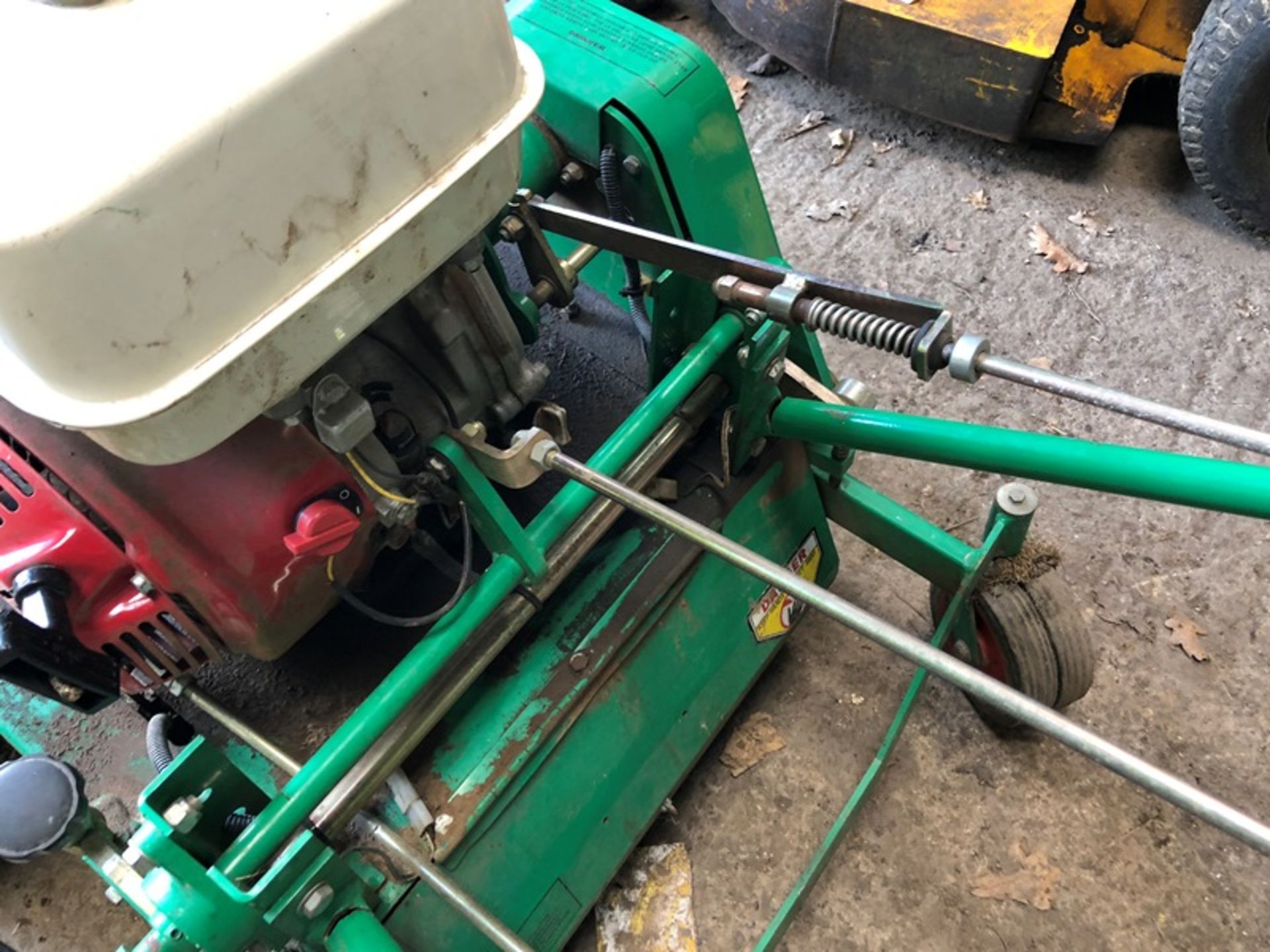 Graden Scarifier lawn aerator with Honda GX340 11.00 hp petrol engine (broken arms for spares or - Image 5 of 5