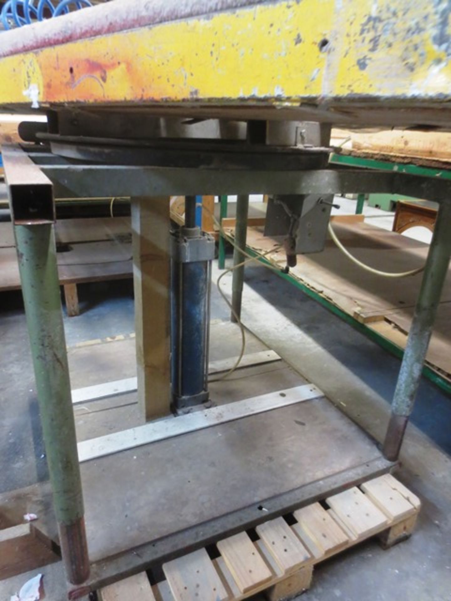 Steel frame pneumatic rotary table, approx 1200 x 500mm - Image 2 of 2