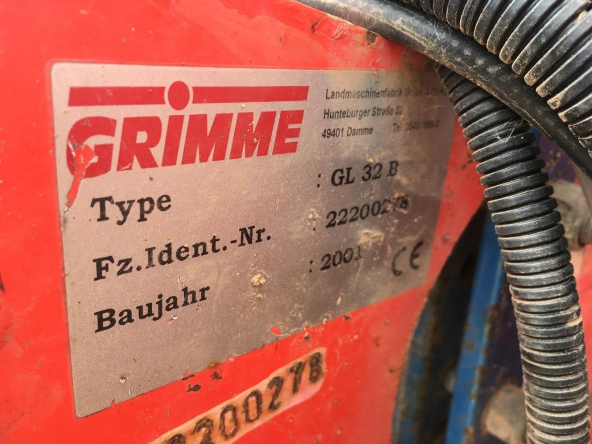 Grimme GL32B potato planter serial number: 22200278 (2001) (missing guarding) - Image 6 of 8
