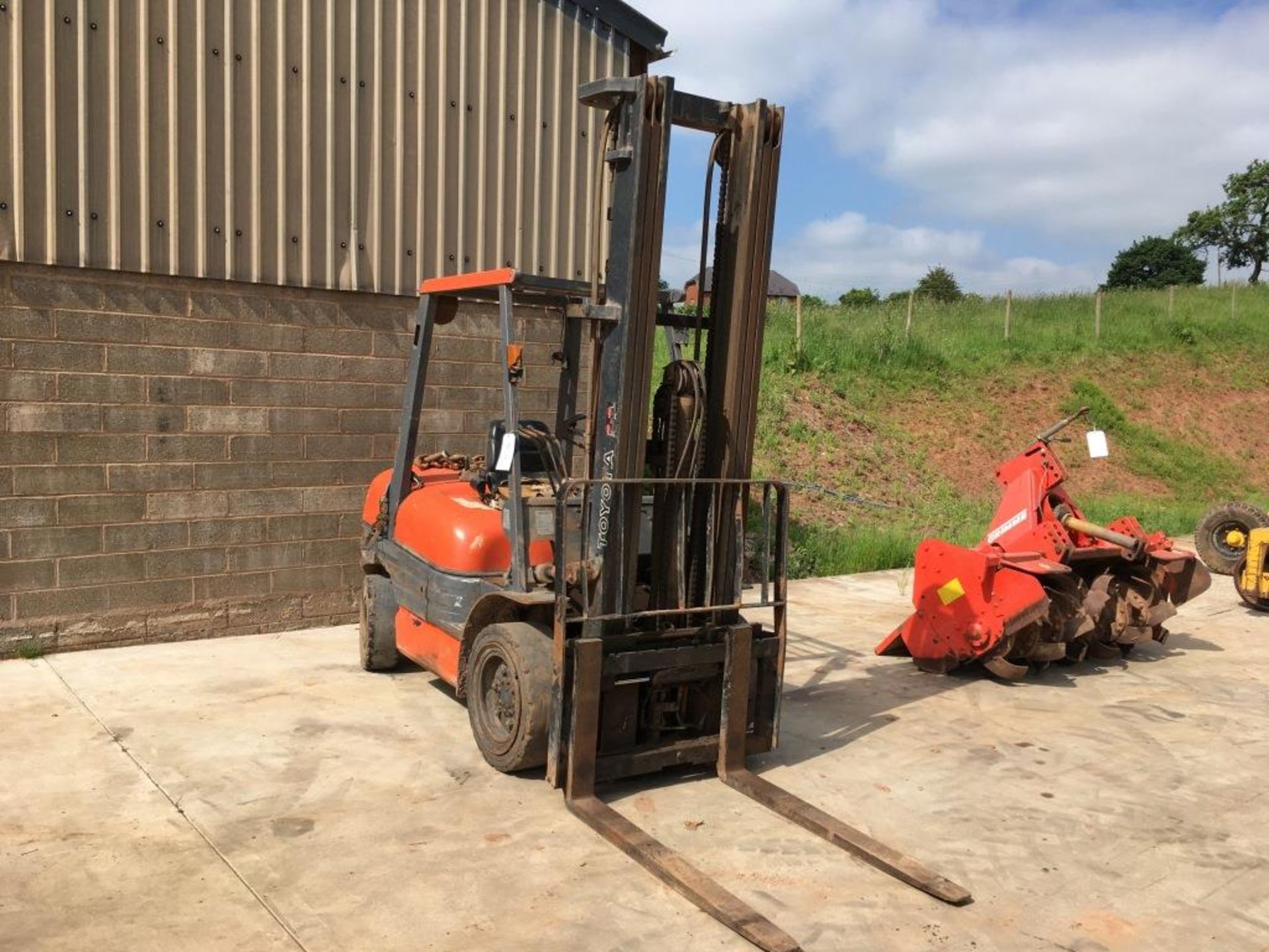 Toyota four wheel, diesel, ride on forklift truck model: 62-6FDF30 with side shift and 6m mast,