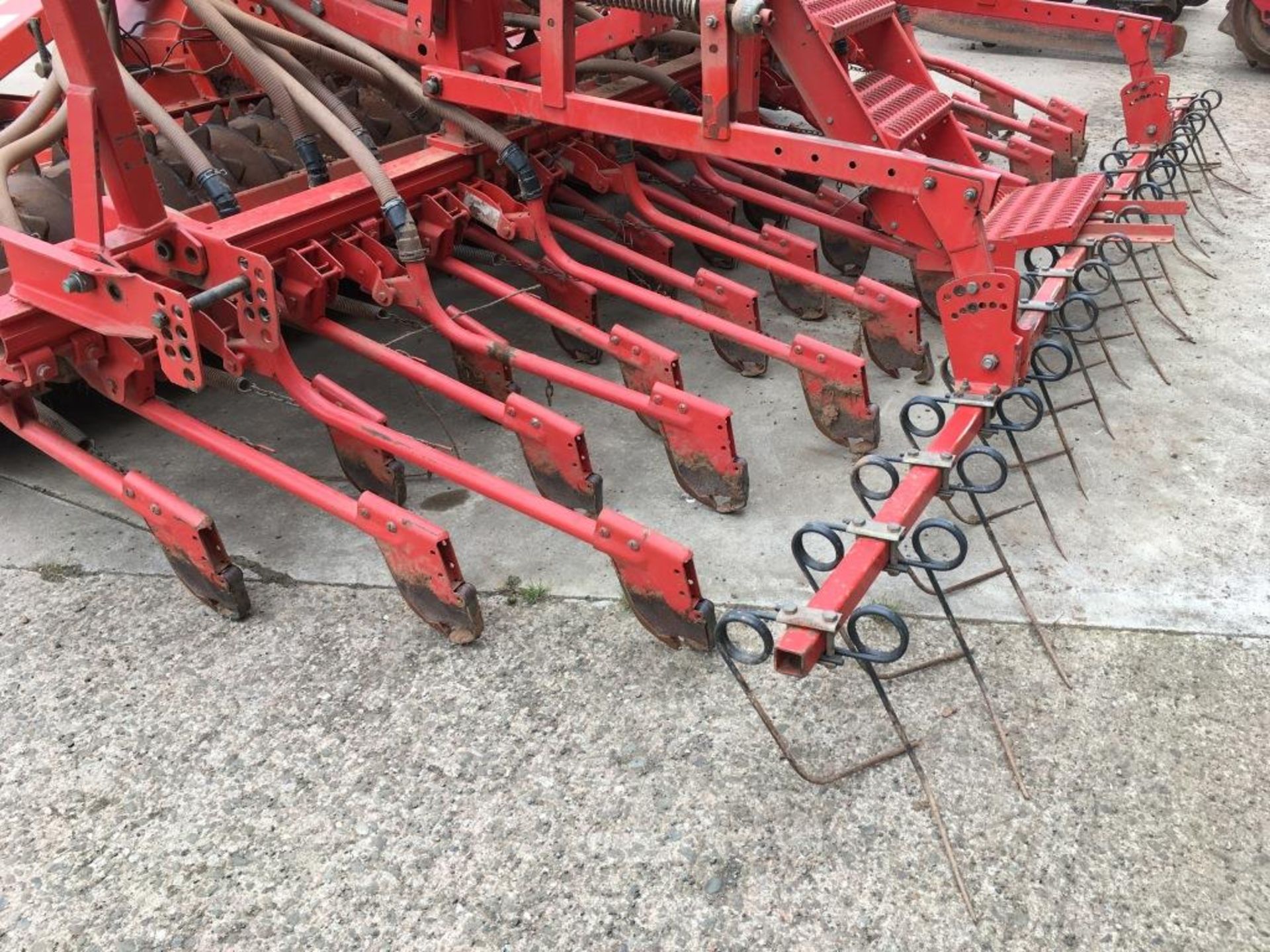 Kuhn HR 4003D 14' power harrow, serial number: A4631 (2002) with Kuhn Venta LC 402 seed drill, - Bild 10 aus 15