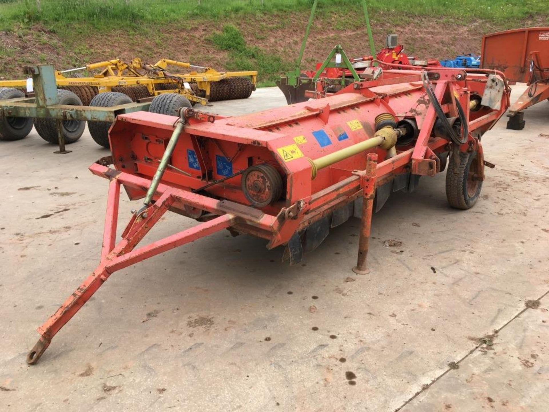 Grimme Type KS, model 3600 four row, front mounted potato topper, serial number: 2594 (1998)