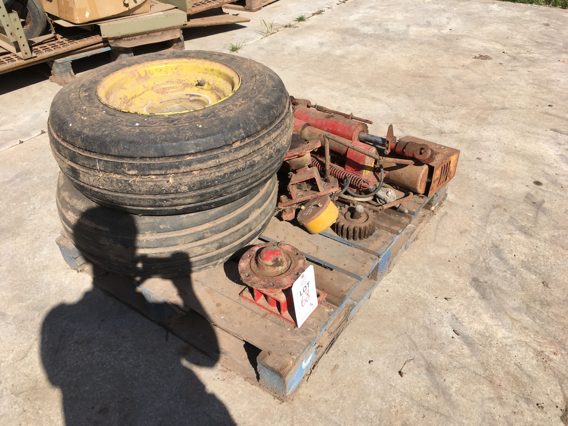 Contents of spares on 2 pallets - Bild 3 aus 4