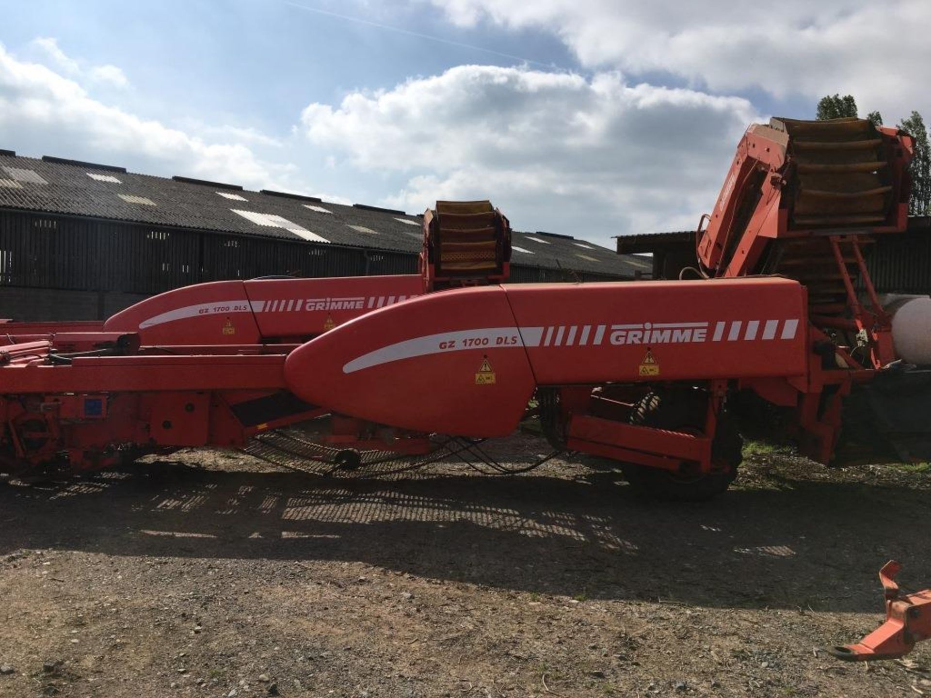 Grimme GZ 1700DLS two row potato harvester, serial number: 44201017 (2002) - Image 3 of 12