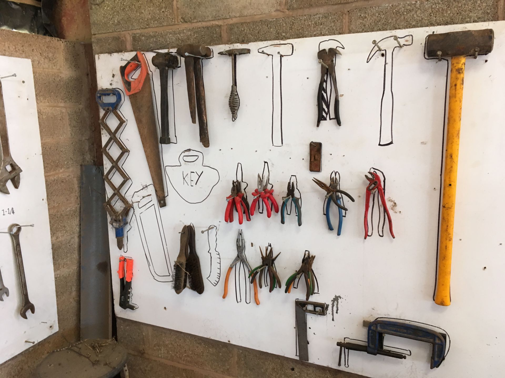 Quantity of hand tools, a pillar drill, a grinder and a bench vice - Image 2 of 9