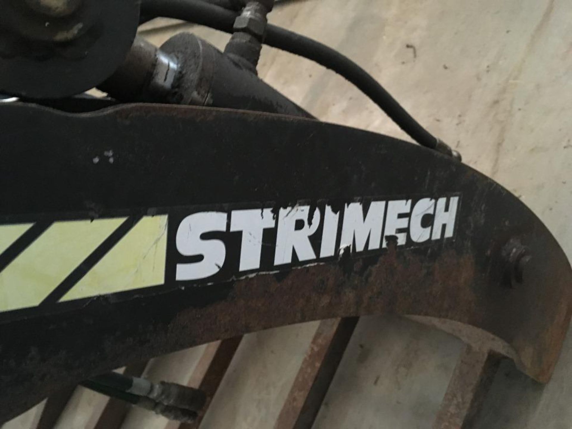 Strimech XForm grab with JCB fittings, serial number: 194676 (2011) - Image 4 of 5