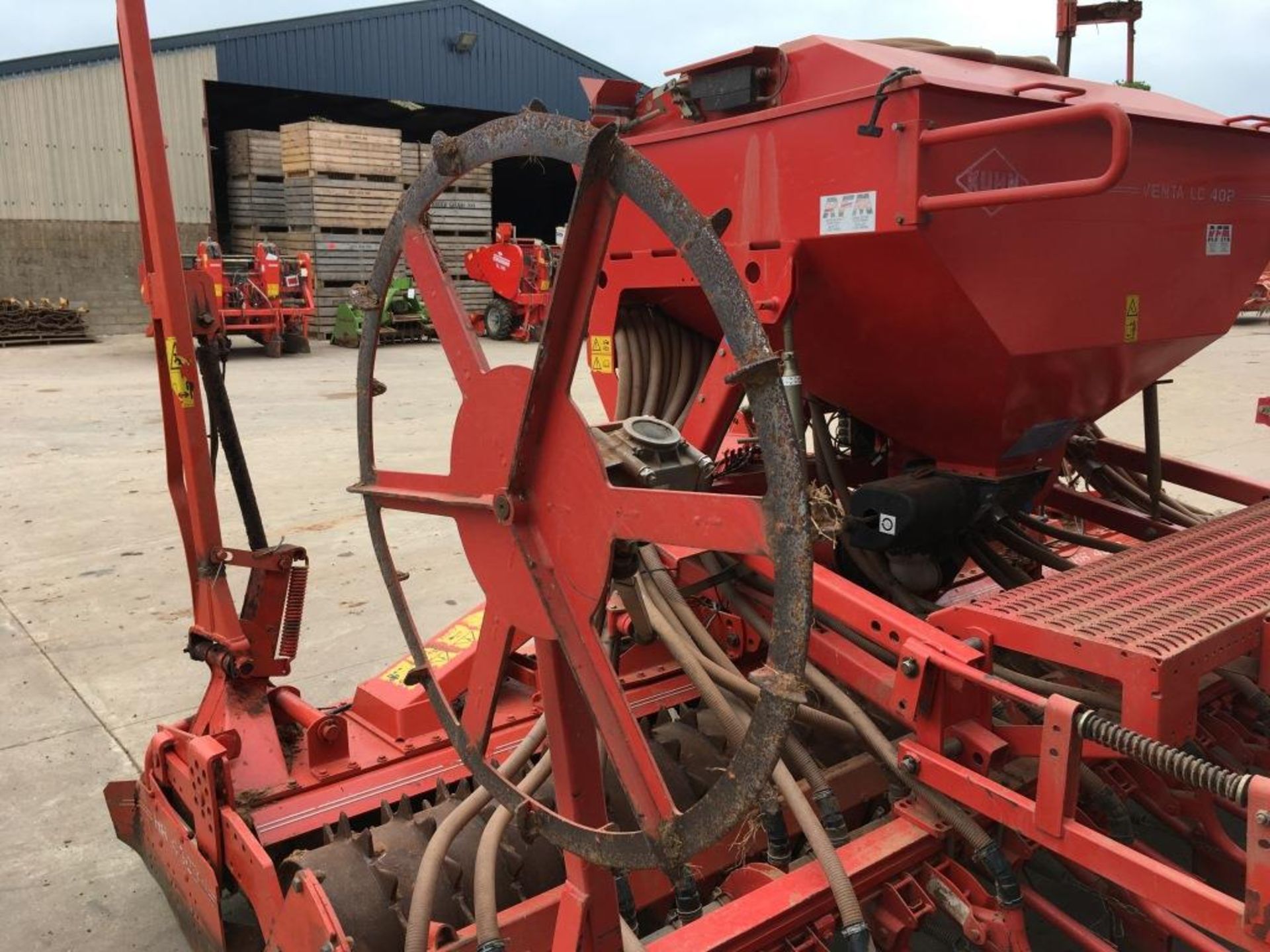 Kuhn HR 4003D 14' power harrow, serial number: A4631 (2002) with Kuhn Venta LC 402 seed drill, - Image 12 of 15