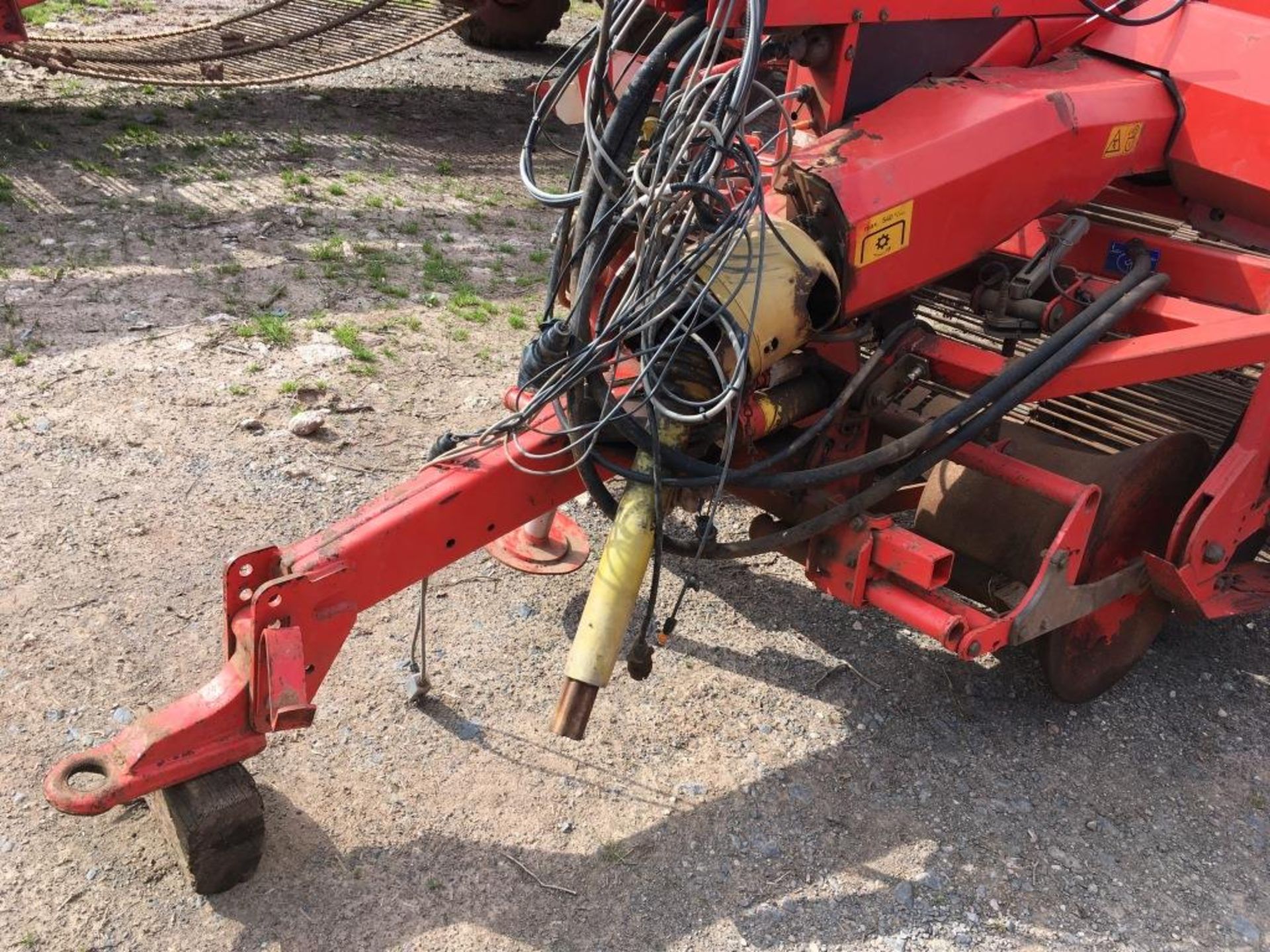 Grimme GZ 1700DLS two row potato harvester, serial number: 44201017 (2002) - Image 10 of 12