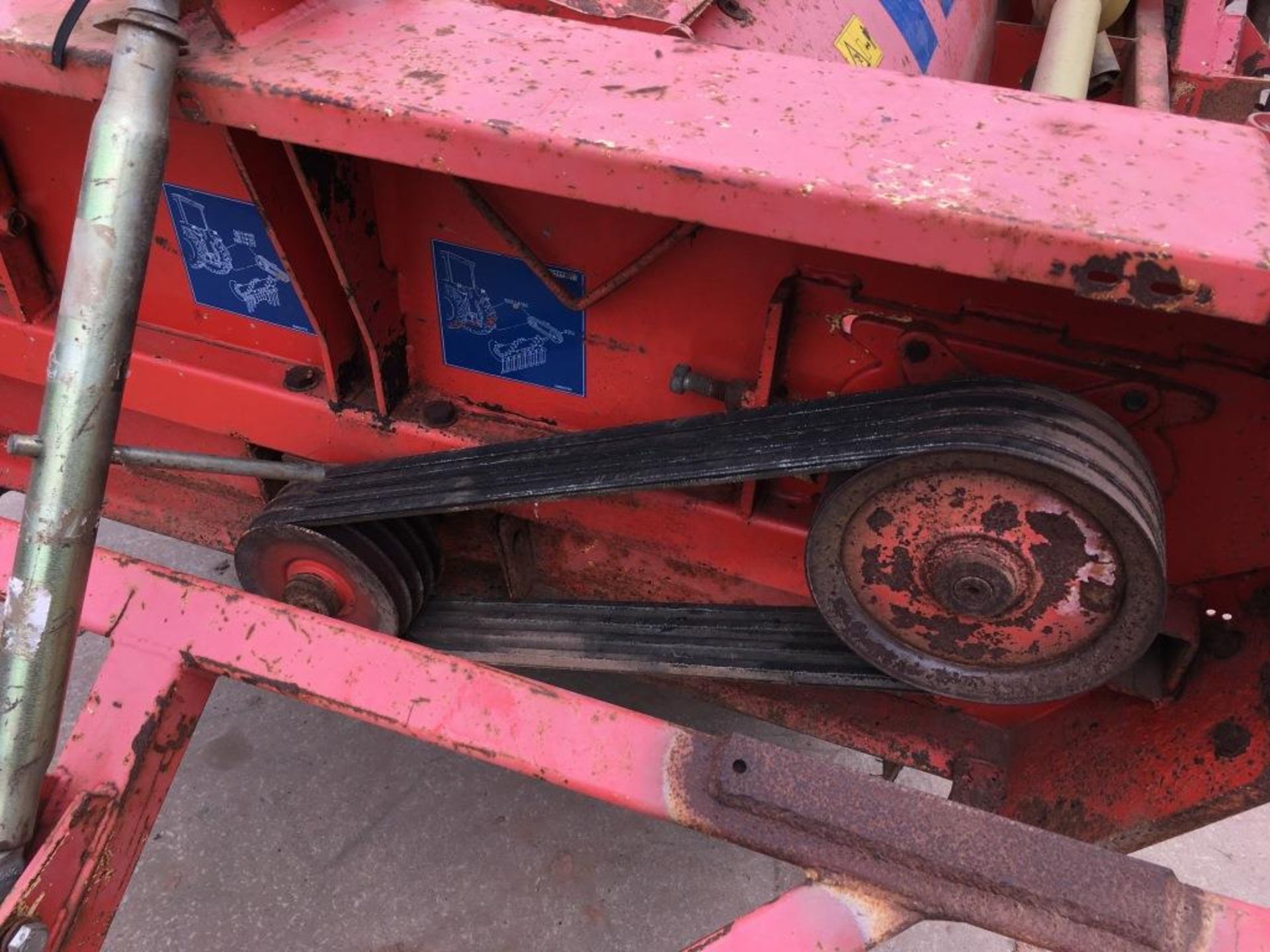 Grimme Type KS, model 3600 four row, front mounted potato topper, serial number: 2594 (1998) - Image 6 of 8