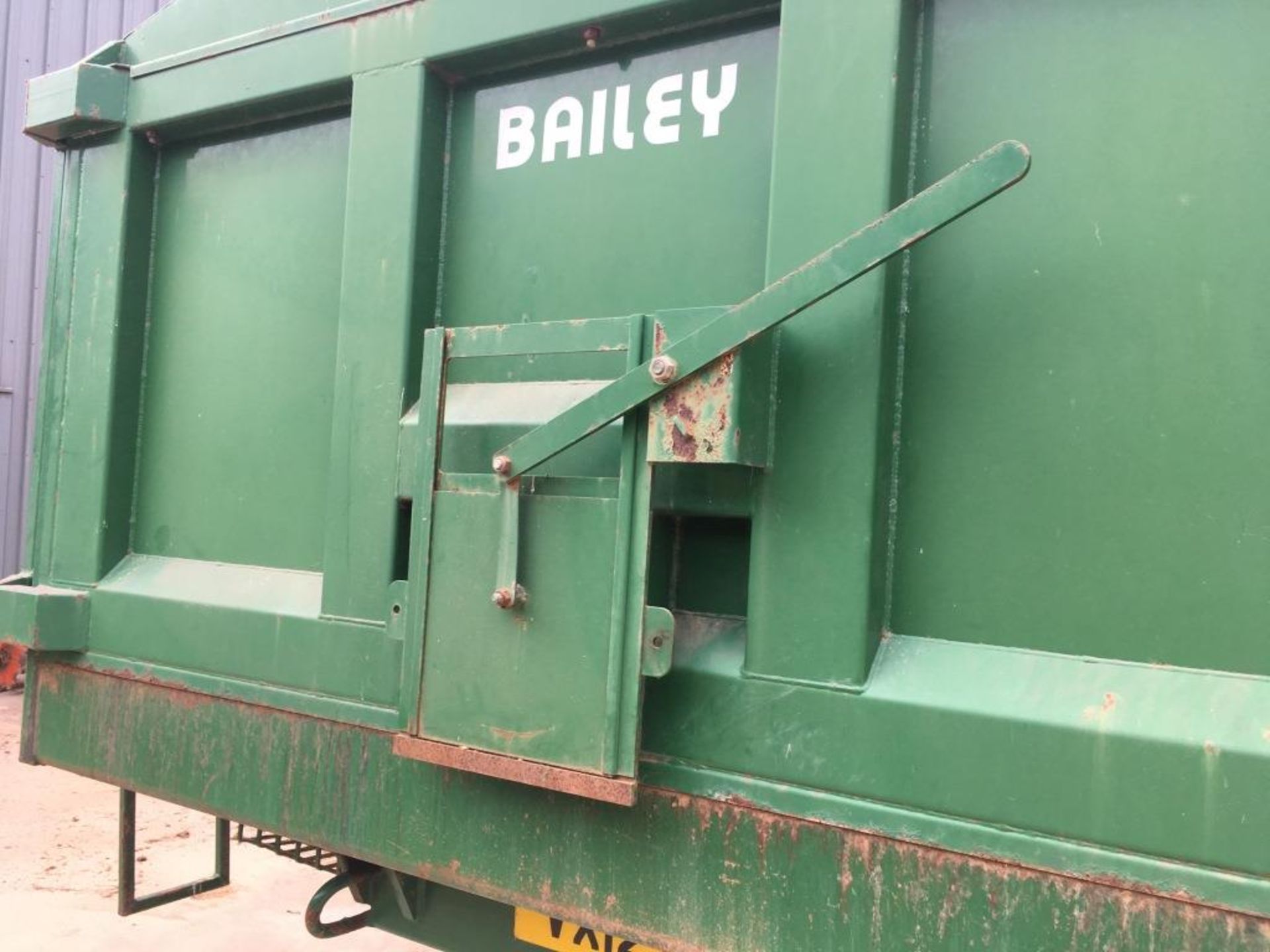 Bailey 14 ton twin axle tipping root trailer, super singles, serial number: 5905.14T (2005) - Image 5 of 9