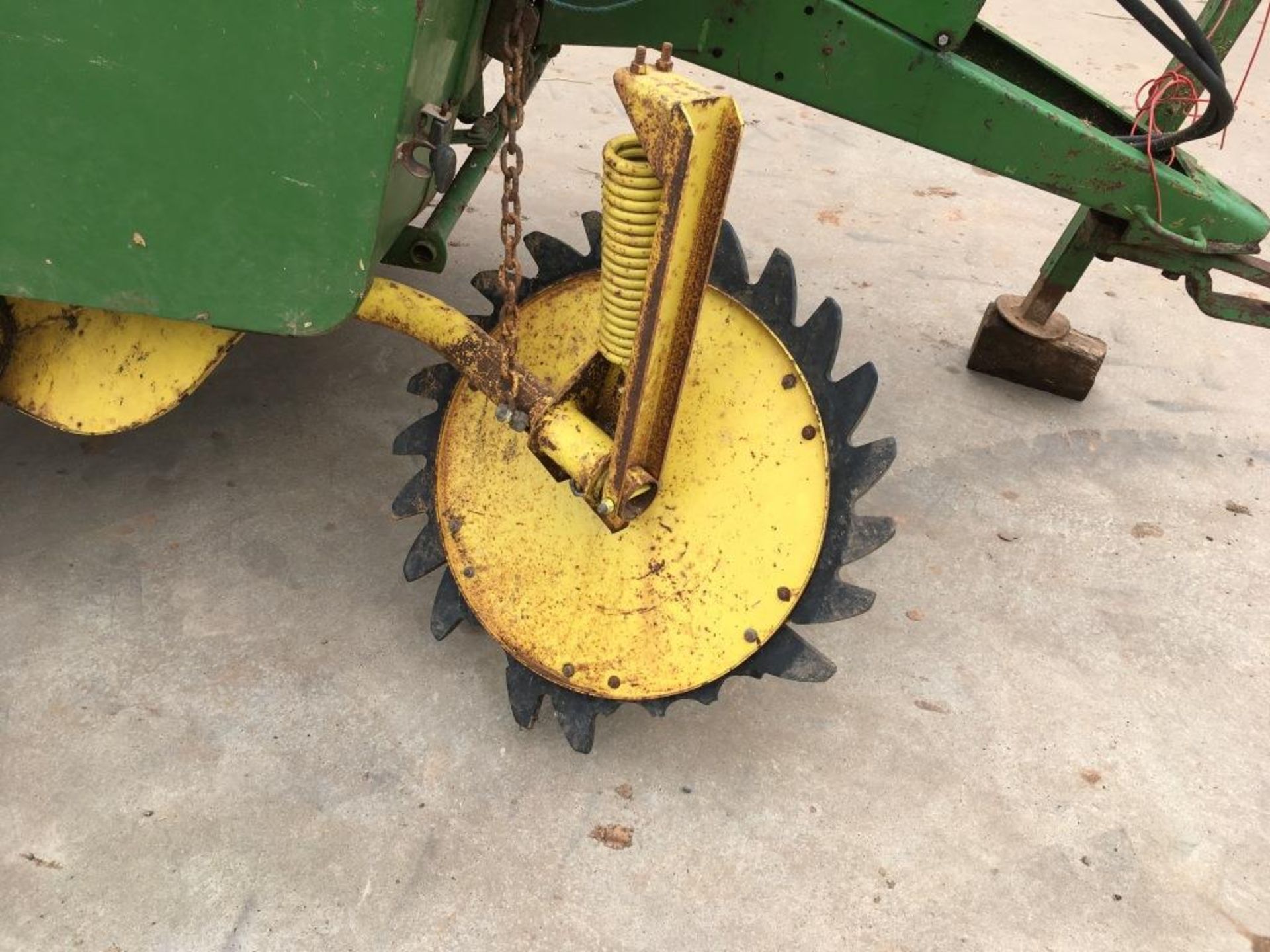 John Deere 545 round baler, serial number: 1750 (1989) - Image 8 of 8