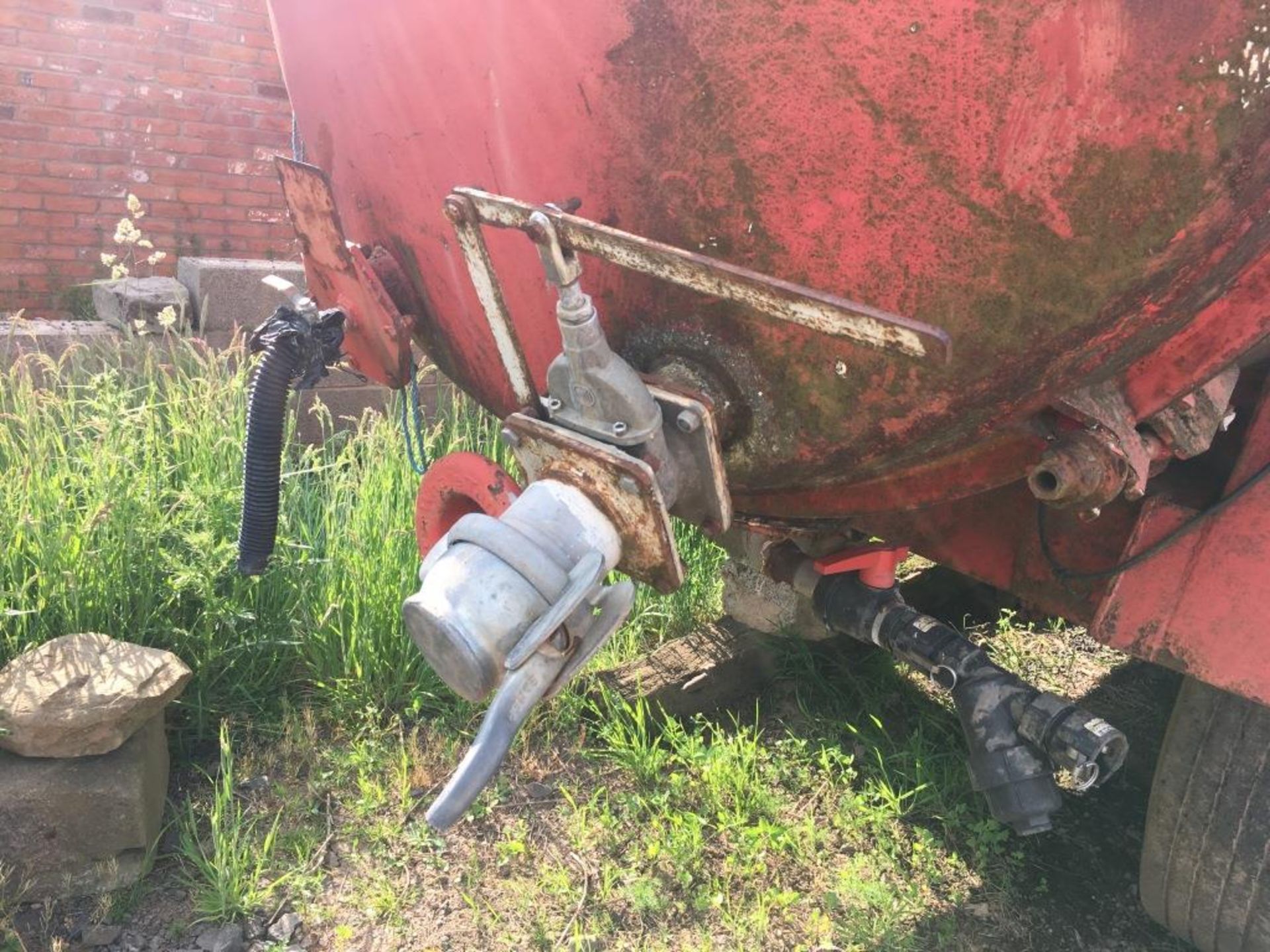 Farm-converted water bowser (ex-slurry tanker) (missing wheel/axle, sold as scrap) - Bild 7 aus 8