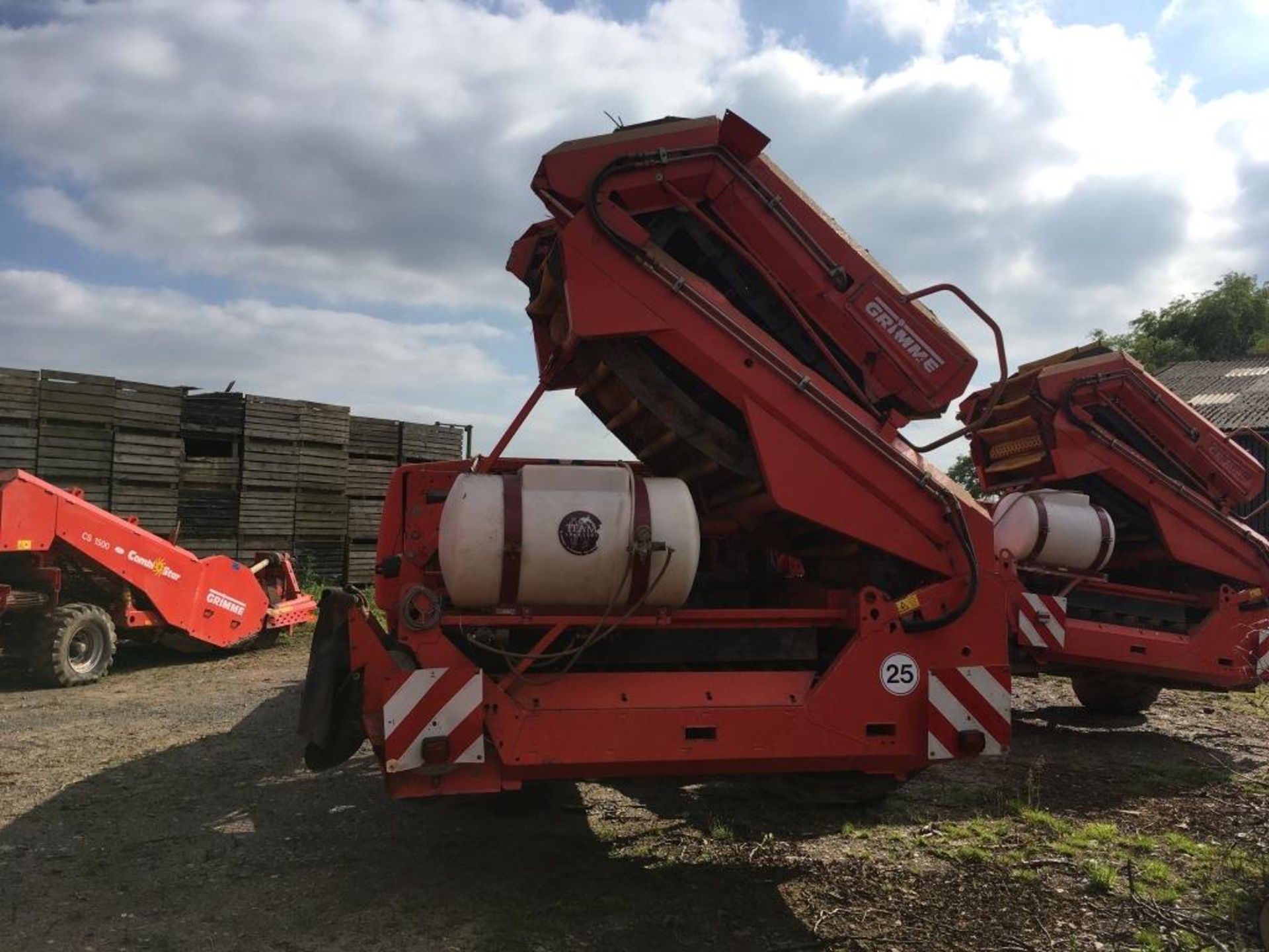 Grimme GZ 1700DLS two row potato harvester, serial number: 44201017 (2002) - Image 4 of 12