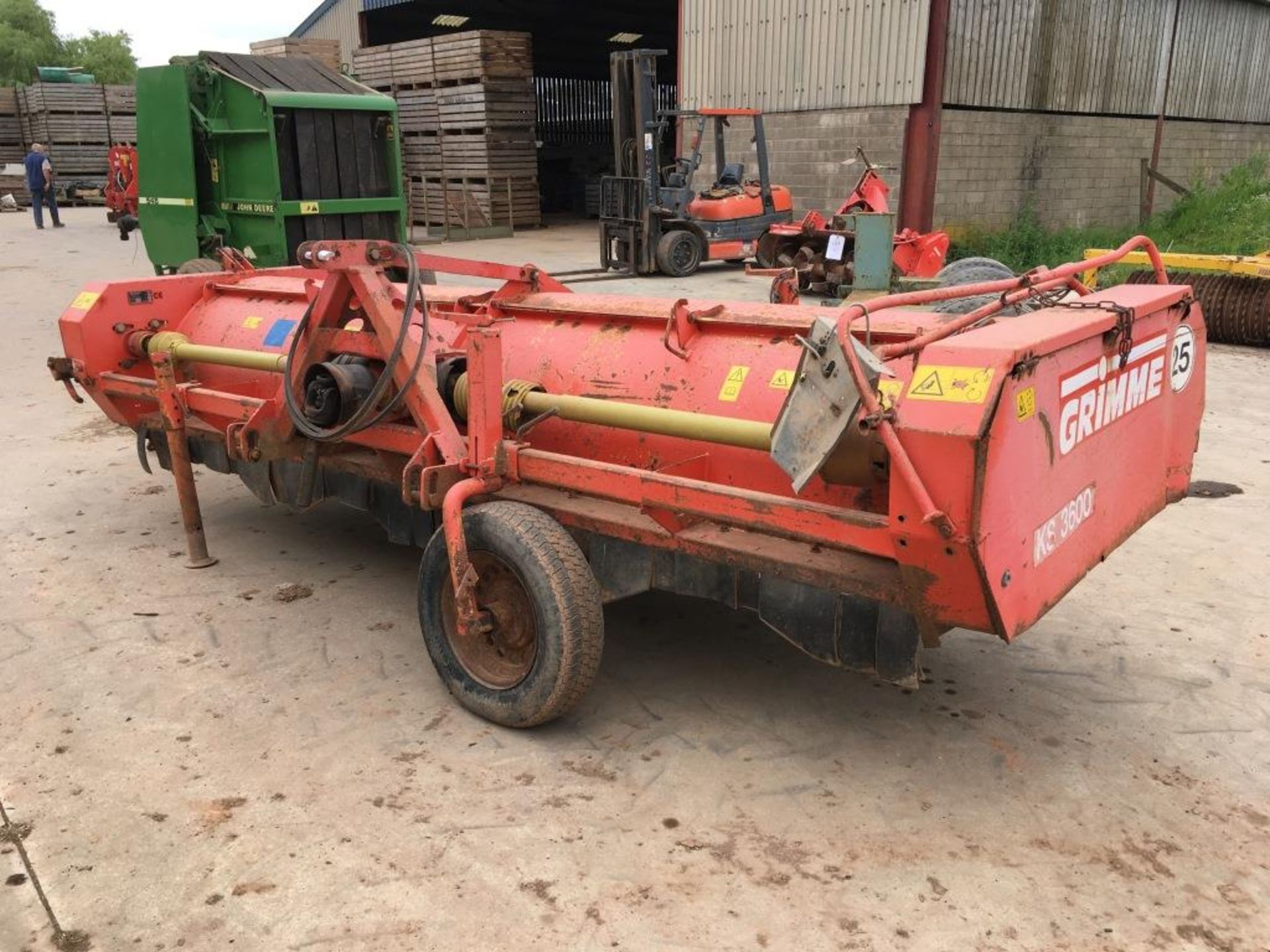 Grimme Type KS, model 3600 four row, front mounted potato topper, serial number: 2594 (1998) - Image 4 of 8