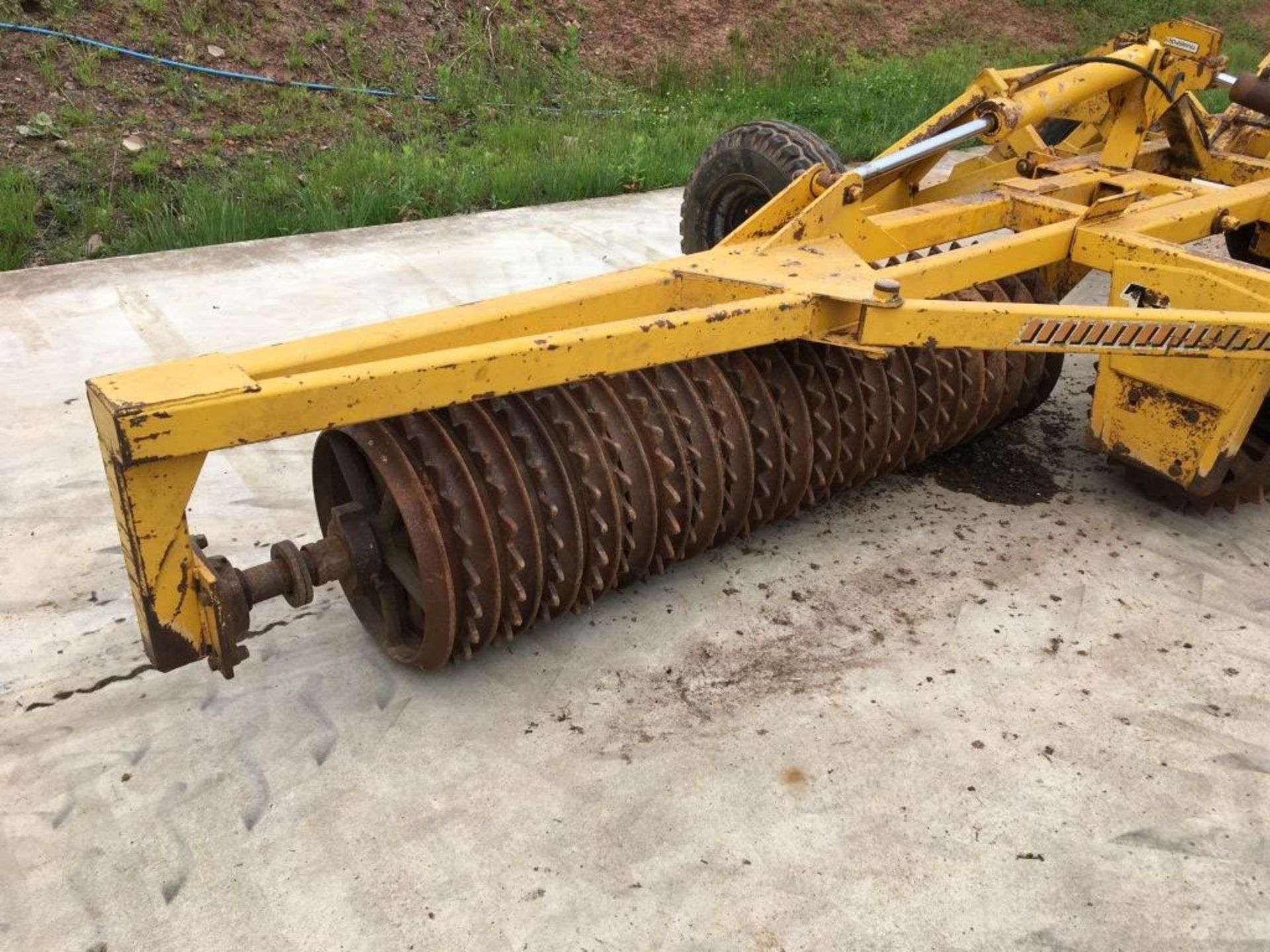 Twose 6 metre hydraulic folding rolls (missing rings) - Image 9 of 10