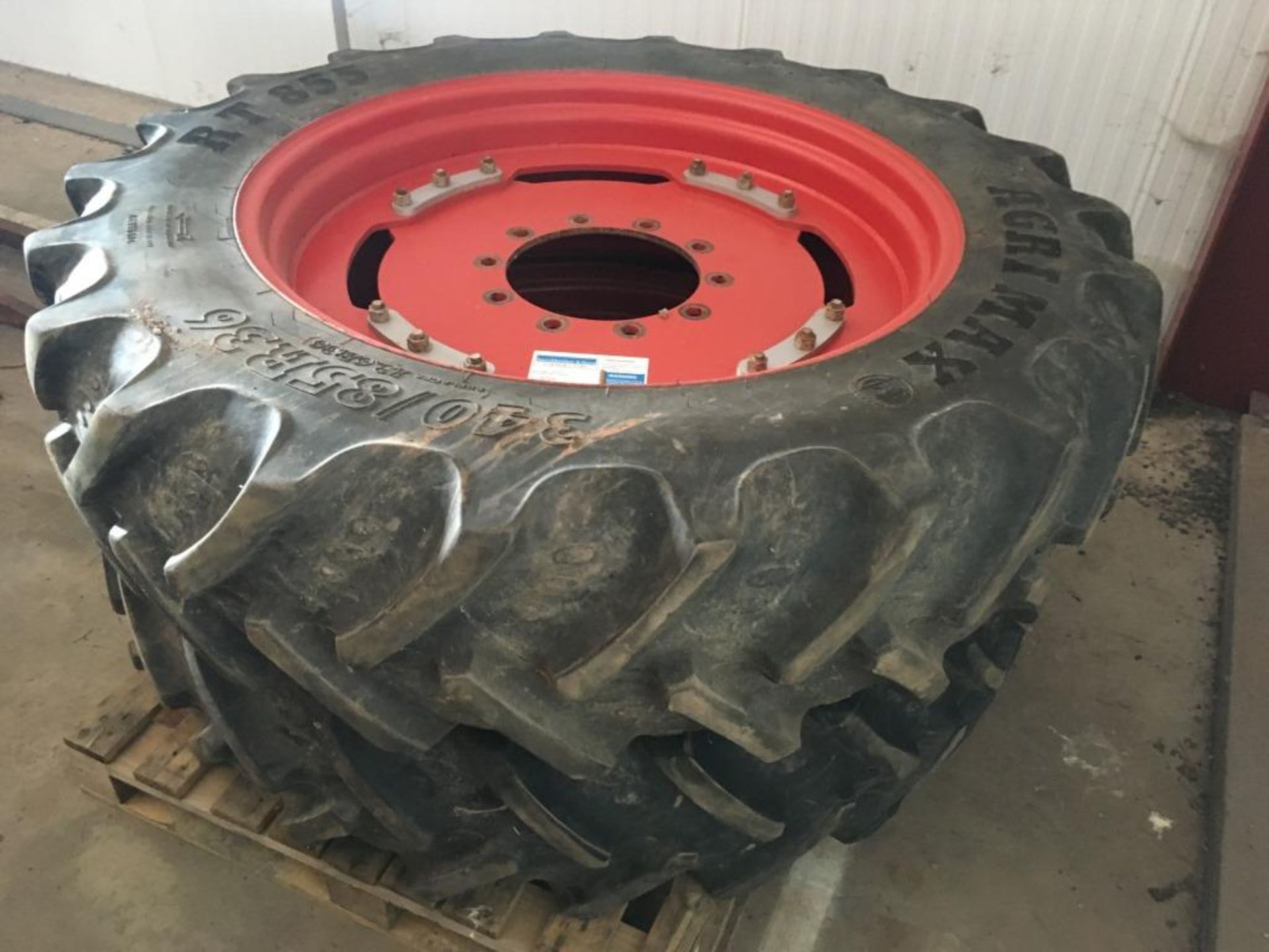 A set of row crop wheels and tyres, rear: Goodyear RT800 380/90R50, front: Agrimax RT855 340/85R36 - Image 9 of 9