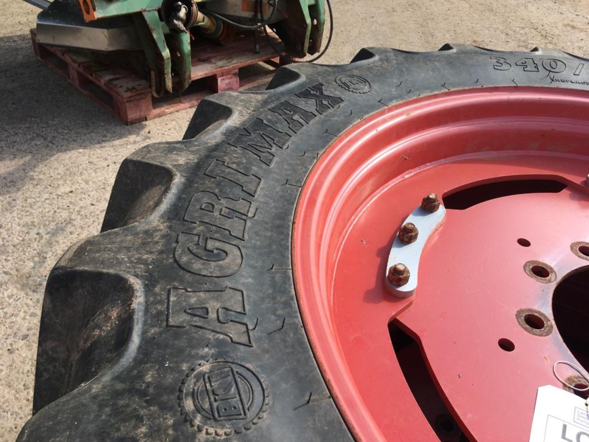 A set of row crop wheels and tyres, rear: Goodyear RT800 380/90R50, front: Agrimax RT855 340/85R36 - Image 4 of 9