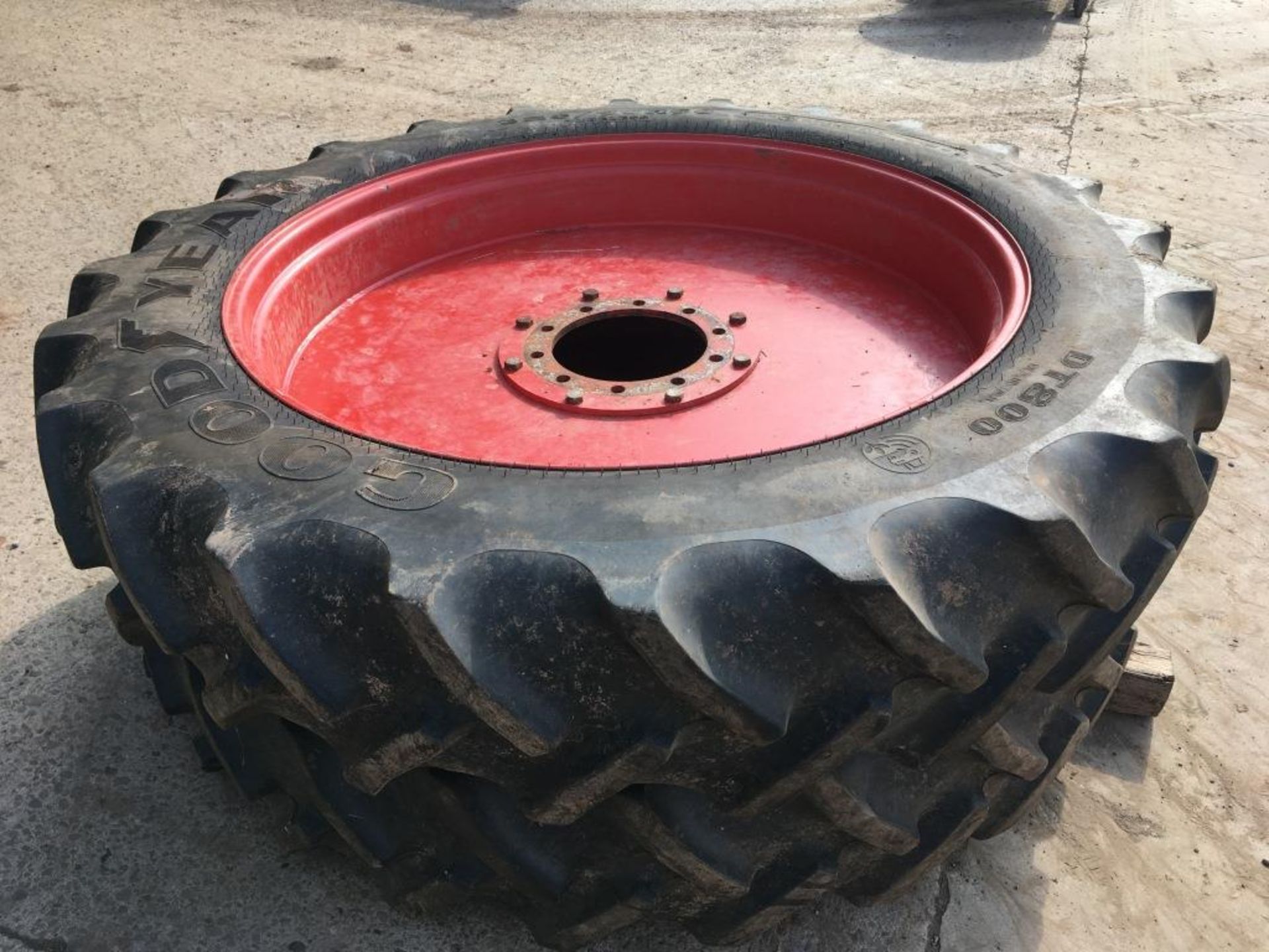 A set of row crop wheels and tyres, rear: Goodyear RT800 380/90R50, front: Agrimax RT855 340/85R36 - Image 3 of 9