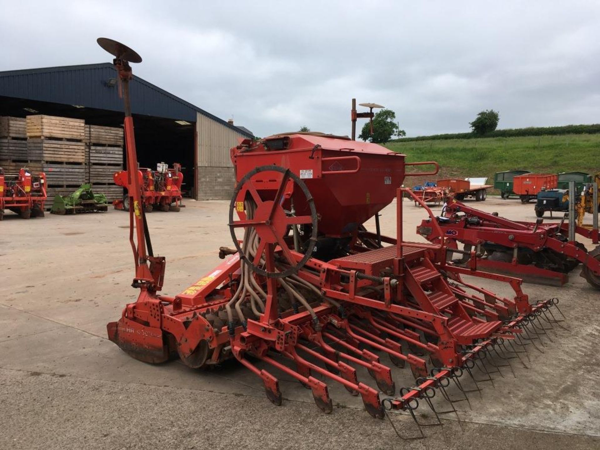 Kuhn HR 4003D 14' power harrow, serial number: A4631 (2002) with Kuhn Venta LC 402 seed drill, - Bild 3 aus 15