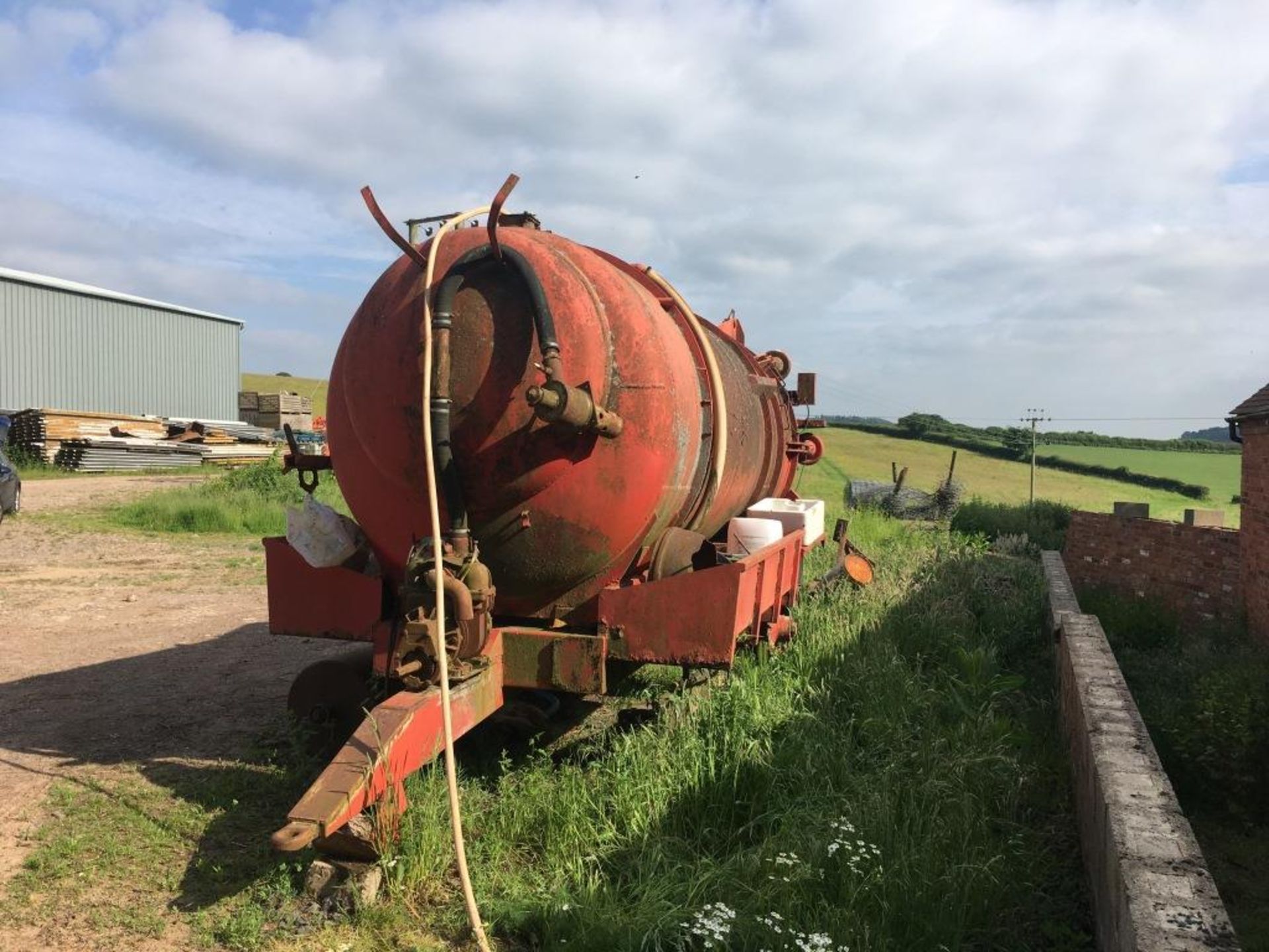 Farm-converted water bowser (ex-slurry tanker) (missing wheel/axle, sold as scrap) - Bild 8 aus 8