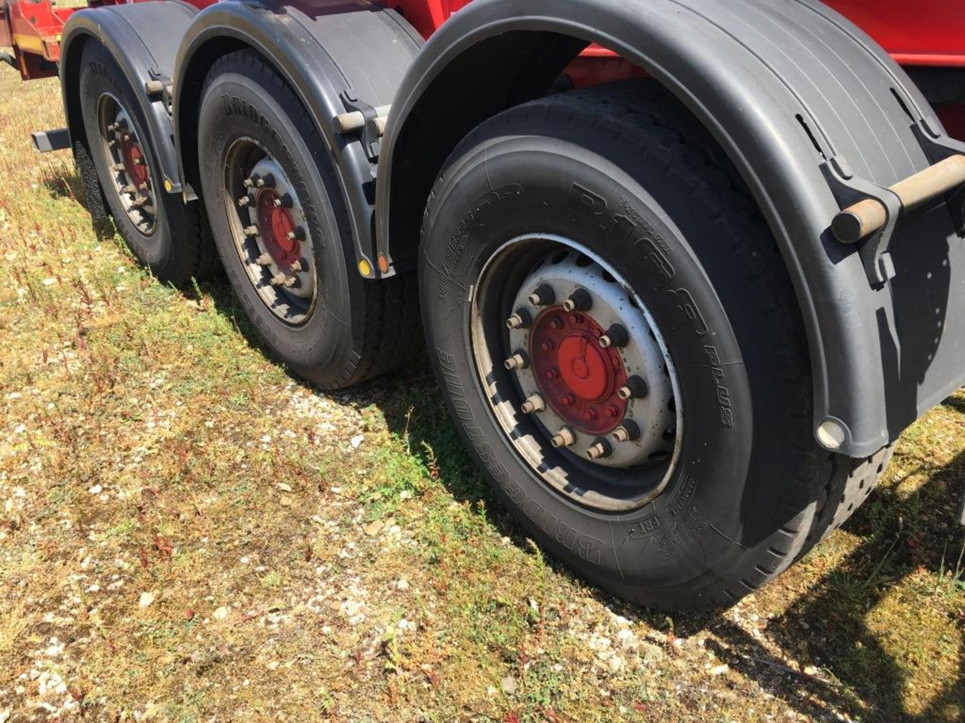 Dennison 14 Lock Sliding Bogie Skeletal trailer, reference 42070, year of manufacture 2014, 3 x - Image 4 of 17