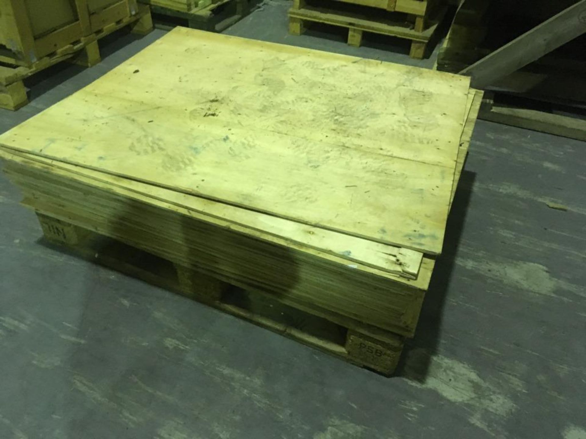 A quantity of various wood and chipboard. Please note: This lot is located at - Image 3 of 3