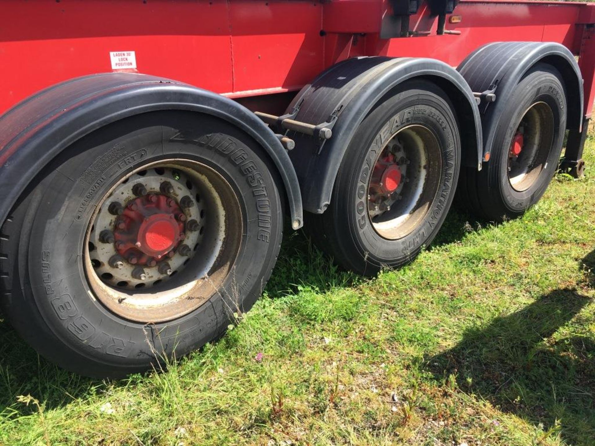 Dennison 14 Lock Sliding Bogie Skeletal trailer, reference 26718, year of manufacture 2011, 3 x - Image 5 of 14