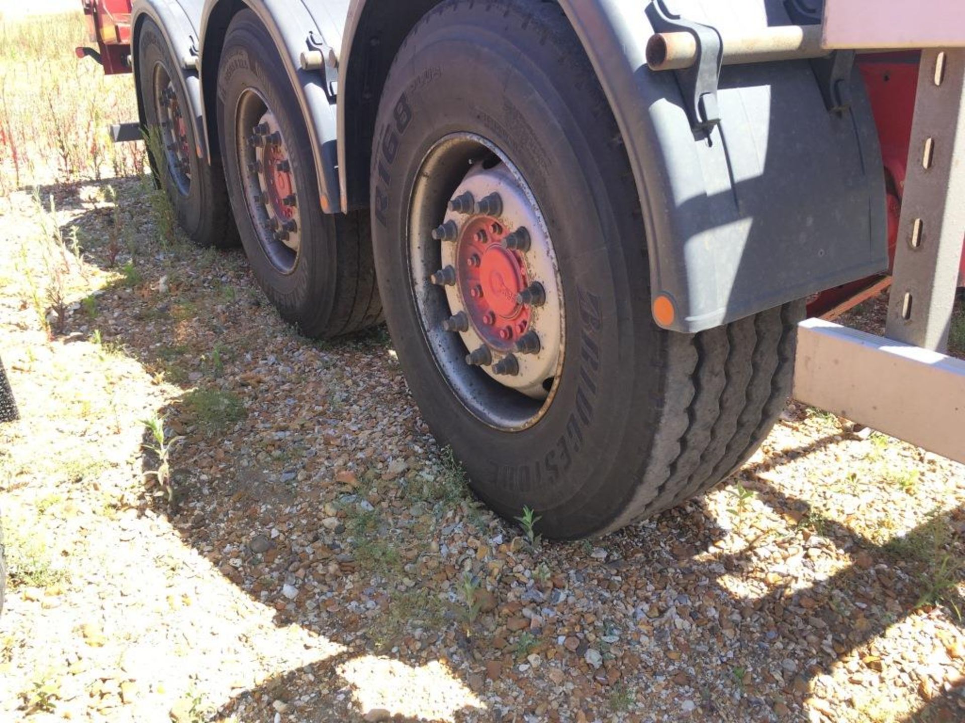 Dennison 14 Lock Sliding Bogie Skeletal trailer, reference 42062, year of manufacture 2014, 3 x - Image 5 of 17