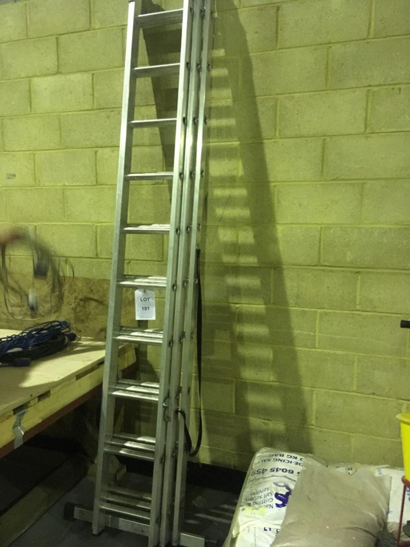 Three stage, 10 tread, aluminium ladder. Please note: This lot is located at 6 Dewar Close, - Bild 2 aus 2