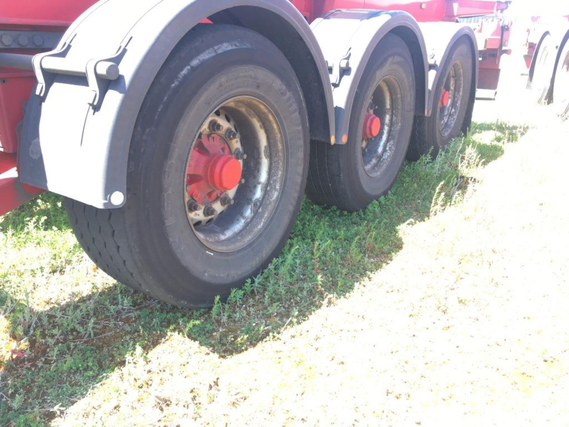 Dennison 14 Lock Sliding Bogie Skeletal trailer, reference 27118, year of manufacture 2011, 3 x - Image 5 of 9