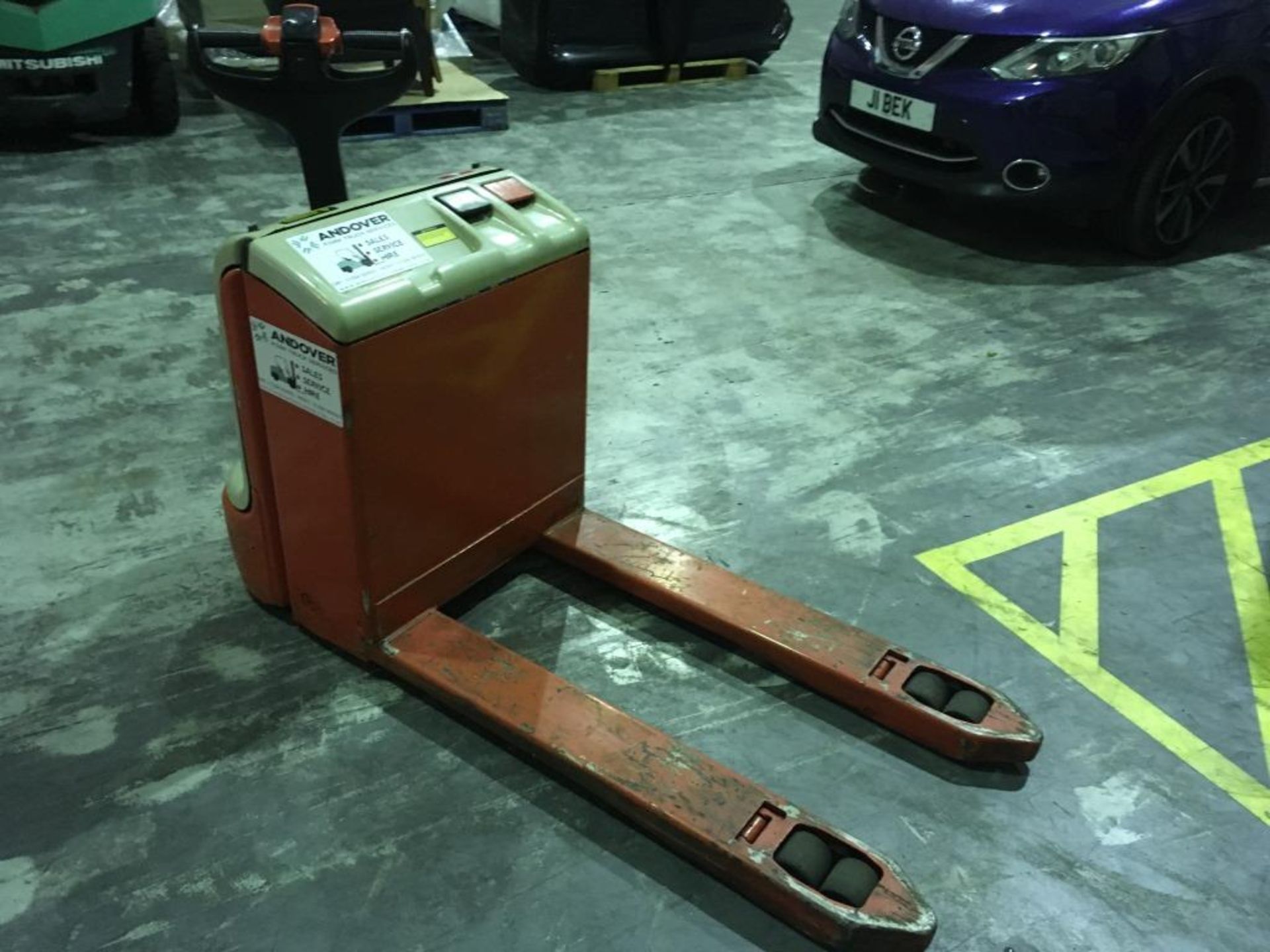 Linde T18 electric pedestrian stacker, Serial No. 360E07301218. Please note: This lot is located at - Bild 2 aus 6