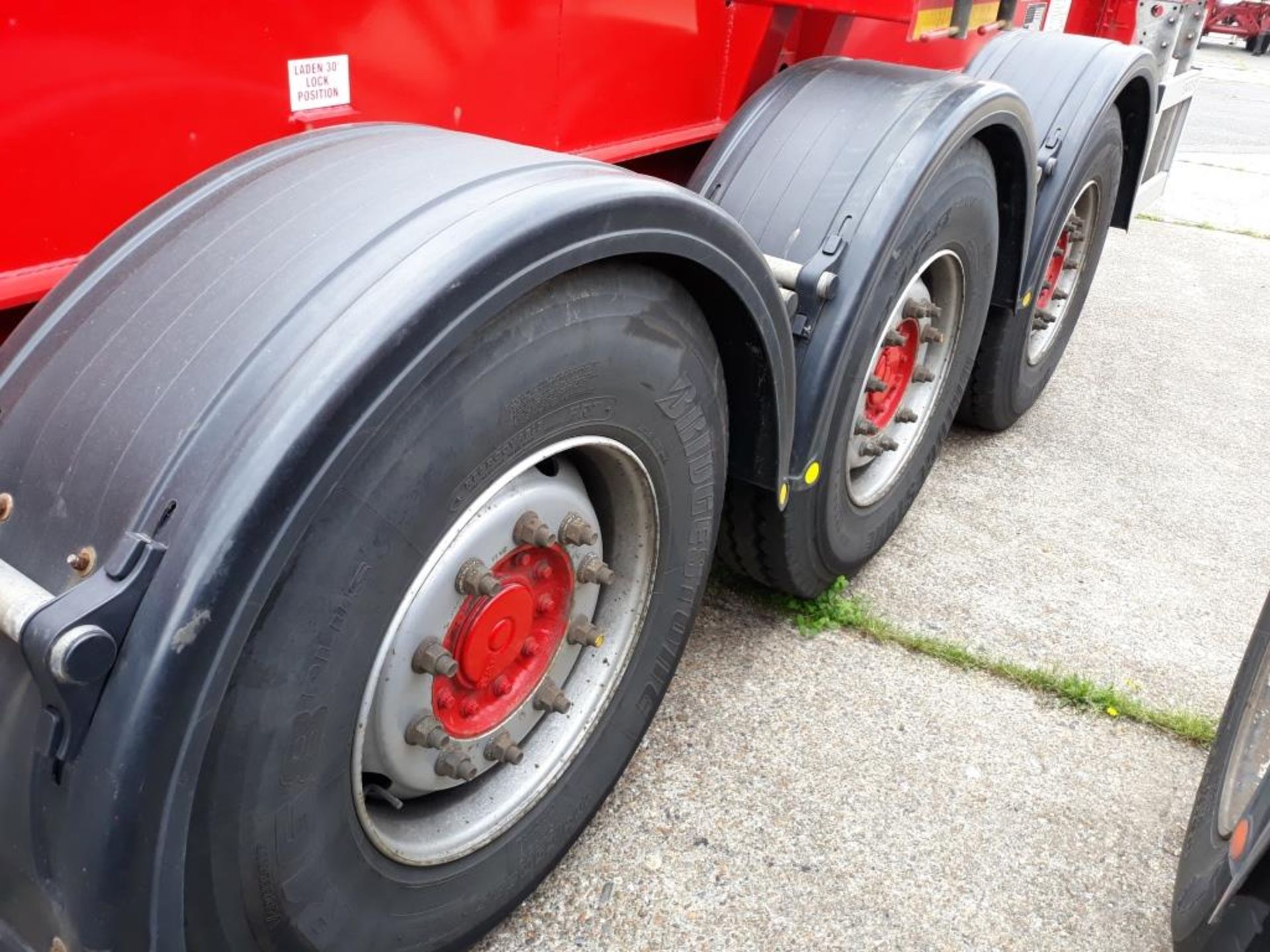 Dennison 14 Lock Sliding Bogie Skeletal trailer, reference 47574, year of manufacture 2016, 3 x - Image 6 of 15