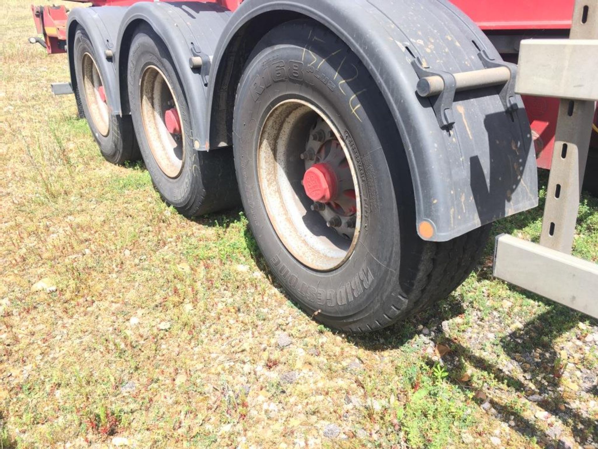 Dennison 14 Lock Sliding Bogie Skeletal trailer, reference 40164, year of manufacture 2013, 3 x - Image 5 of 17