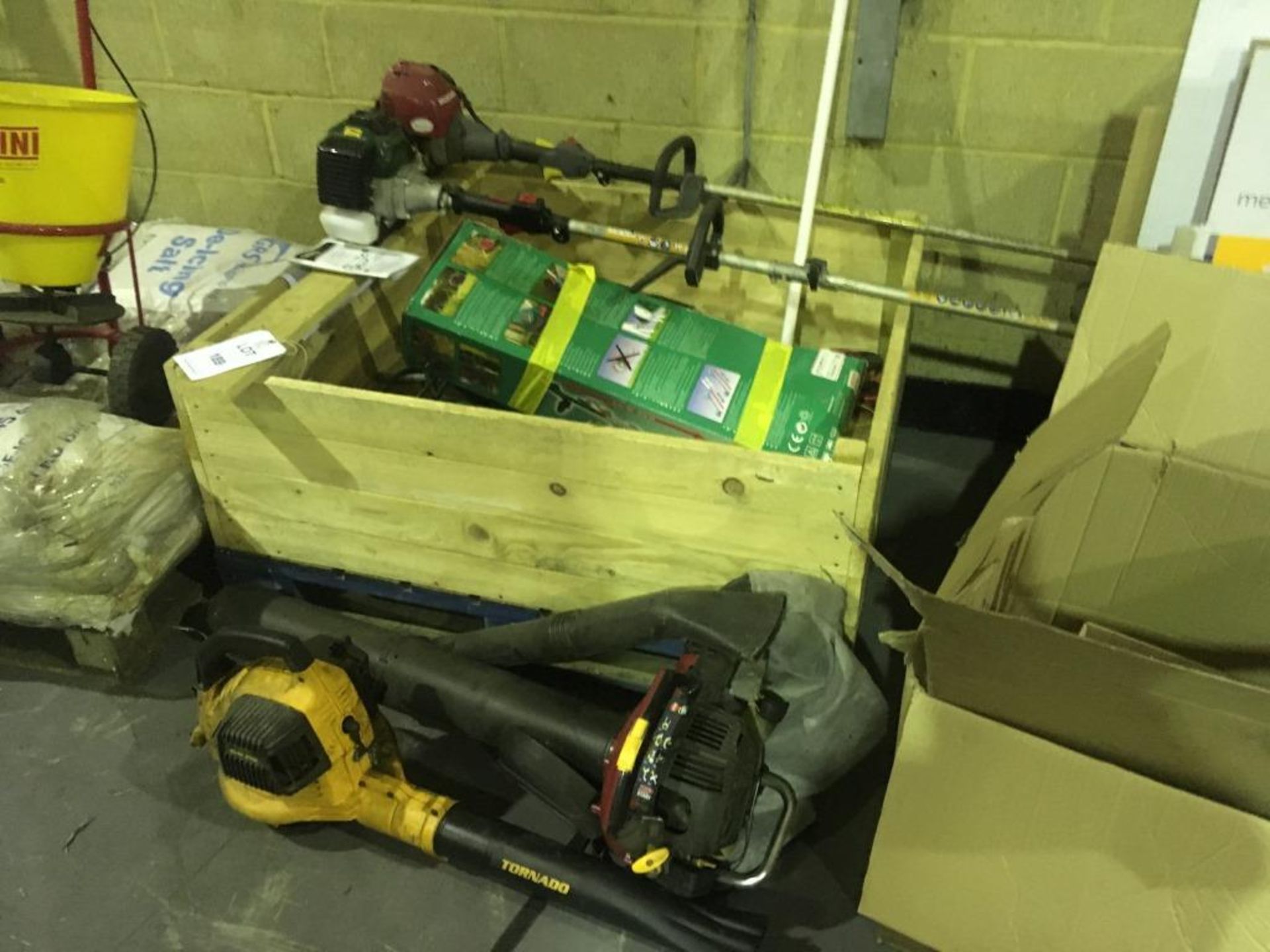 A quantity of power tools. Please note some user manuals missing. Please note: This lot is located - Image 2 of 2